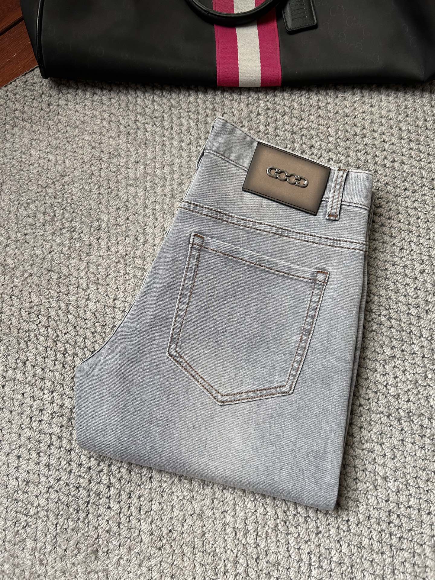 NO:871656,Ferrag's new 2026 spring and summer men's casual jeans, top quality!  Channel orders and official website sales simultaneously!  !  Original factory custom-made denim made of pure cotton!  Suitable for various combinations of casual and formal wear ~ perfect for daily commuting!  !  Size 29-38 (not 37).,,jeans,19860909菲拉格‘’2026春夏新款男士休闲牛仔裤,顶级品质！渠道订单,官网同步出售！！原厂订制牛仔全棉材质！适合休闲/正装各种搭配～日常通勤的极品！！尺码29-38（没37）.,,jeans,,Men's clothing