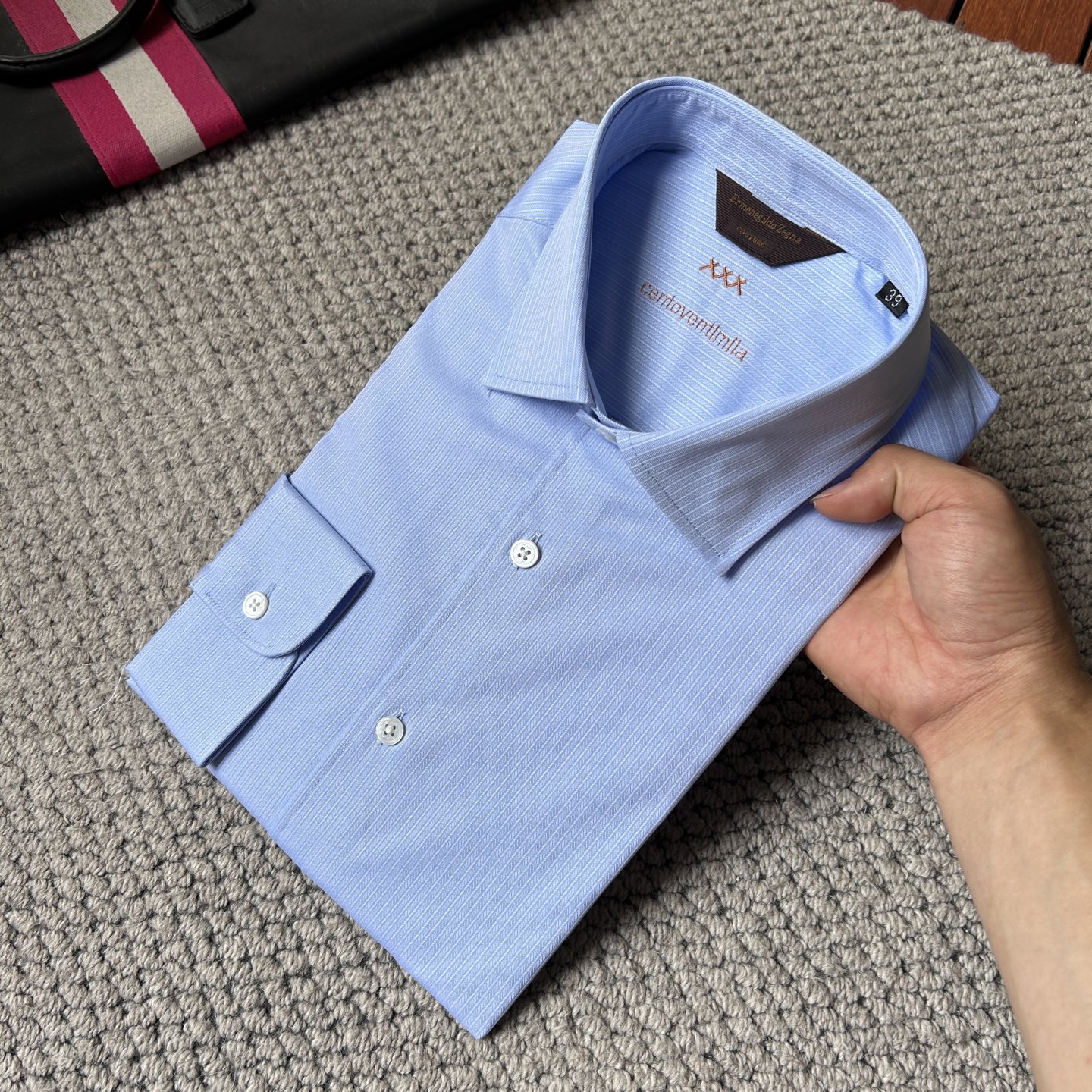 NO:877459,.Jenny's new style original men's casual shirts that are sold in every market. High-end customization. High-end version. Fashionable and versatile imported fabrics. Super soft and delicate feel. Skin-friendly and comfortable to wear. High-end boutique. The upper body is finely made by the factory. It is a must-have item for men. Three standards are complete. Size M-3XL,,zegna,shirts,19860909.杰尼‘’ 砸锅卖铁都要上的新款新款原单男士休闲衬衫 高端定制 高端版本 时尚百搭爆款进口面料 手感超柔软细腻 穿着亲肤舒适 高端精品 代工厂精细做上身非常赞 男士必备单品 三标齐全 码数M-3XL,,zegna,shirts,,Men's clothing