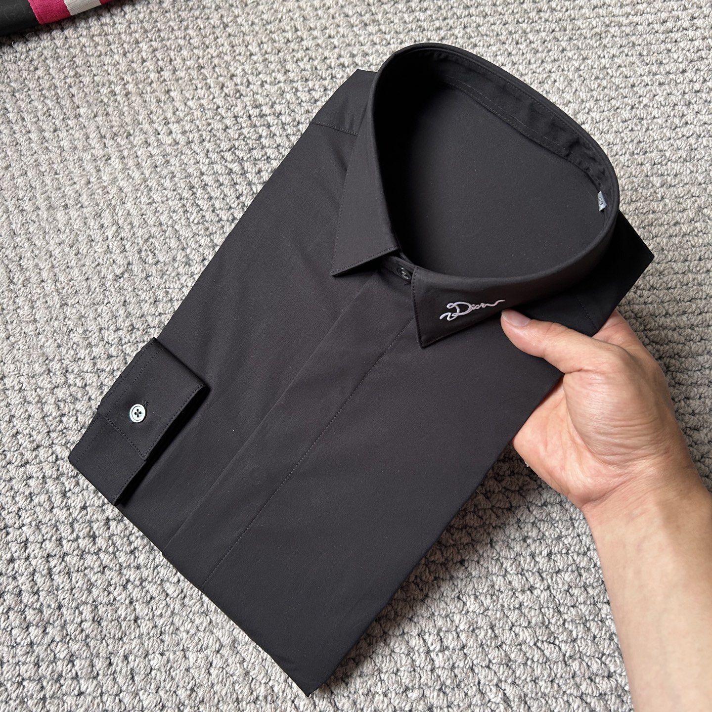 NO:877471,.dr‘’ A must-have new model of original men’s casual shirts. High-end customization. High-end version. Fashionable and versatile imported fabrics. Super soft and delicate feel. Skin-friendly and comfortable to wear. High-end boutique. The upper body is finely made by the OEM. It’s a must-have item for men. Three complete standards. Size M-3XL, shirts,19860909.dr‘’ 砸锅卖铁都要上的新款新款原单男士休闲衬衫 高端定制 高端版本 时尚百搭爆款进口面料 手感超柔软细腻 穿着亲肤舒适 高端精品 代工厂精细做上身非常赞 男士必备单品 三标齐全 码数M-3XL,,shirts,,Men's clothing