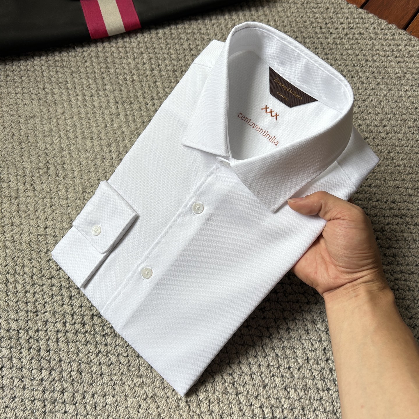 NO:877474,.Jenny's new style original men's casual shirts that are sold in every market. High-end customization. High-end version. Fashionable and versatile imported fabrics. Super soft and delicate feel. Skin-friendly and comfortable to wear. High-end boutique. The upper body is finely made by the factory. It is a must-have item for men. Three standards are complete. Size M-3XL,,zegna,shirts,19860909.杰尼‘’ 砸锅卖铁都要上的新款新款原单男士休闲衬衫 高端定制 高端版本 时尚百搭爆款进口面料 手感超柔软细腻 穿着亲肤舒适 高端精品 代工厂精细做上身非常赞 男士必备单品 三标齐全 码数M-3XL,,zegna,shirts,,Men's clothing