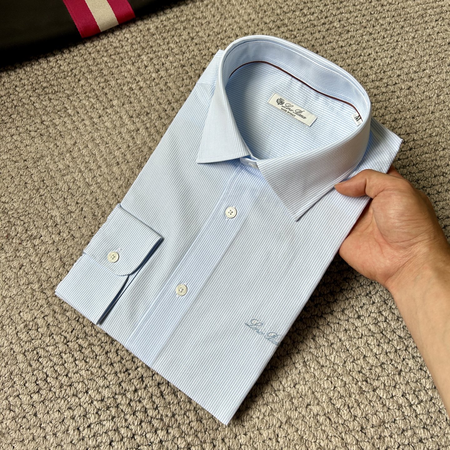 NO:864312,.LG's new, original men's casual shirts are sold at all prices. High-end customization. High-end version. Fashionable and versatile imported fabrics. Super soft and delicate feel. Skin-friendly and comfortable to wear. High-end boutique. The upper body is exquisitely made by the factory. A must-have item for men. Three complete standards. Size M-3XL, shirts,19860909.LG‘’ 砸锅卖铁都要上的新款新款原单男士休闲衬衫 高端定制 高端版本 时尚百搭爆款进口面料 手感超柔软细腻 穿着亲肤舒适 高端精品 代工厂精细做上身非常赞 男士必备单品 三标齐全 码数M-3XL,,shirts,,Men's clothing