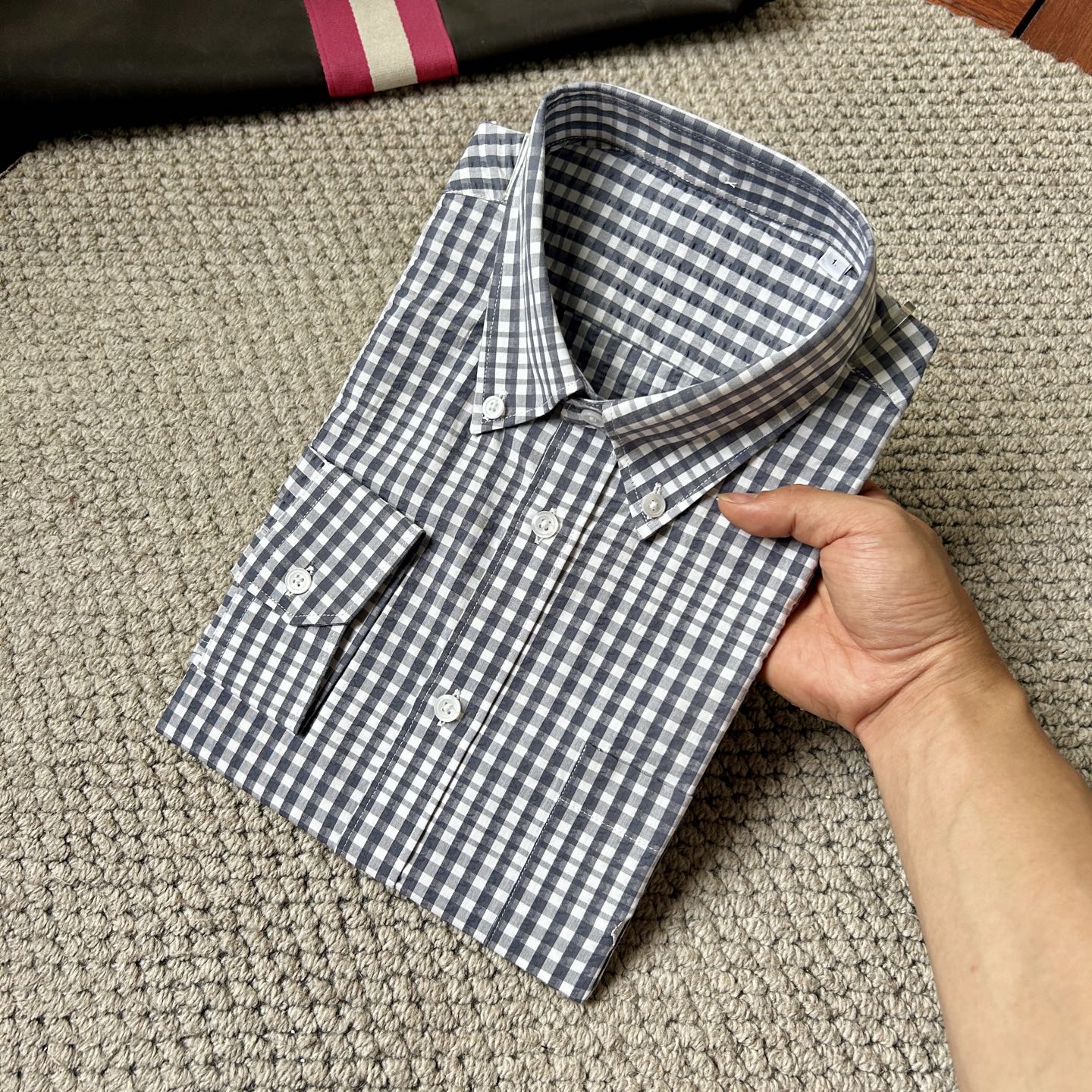 NO:864292,.TB‘’ A must-have new model of original men’s casual shirts. High-end customization. High-end version. Fashionable and versatile imported fabrics. Super soft and delicate feel. Skin-friendly and comfortable to wear. High-end boutique. The upper body is exquisitely made by the factory. A must-have item for men. Three complete standards. Size M-3XL, shirts,19860909.TB‘’ 砸锅卖铁都要上的新款新款原单男士休闲衬衫 高端定制 高端版本 时尚百搭爆款进口面料 手感超柔软细腻 穿着亲肤舒适 高端精品 代工厂精细做上身非常赞 男士必备单品 三标齐全 码数M-3XL,,shirts,,Men's clothing