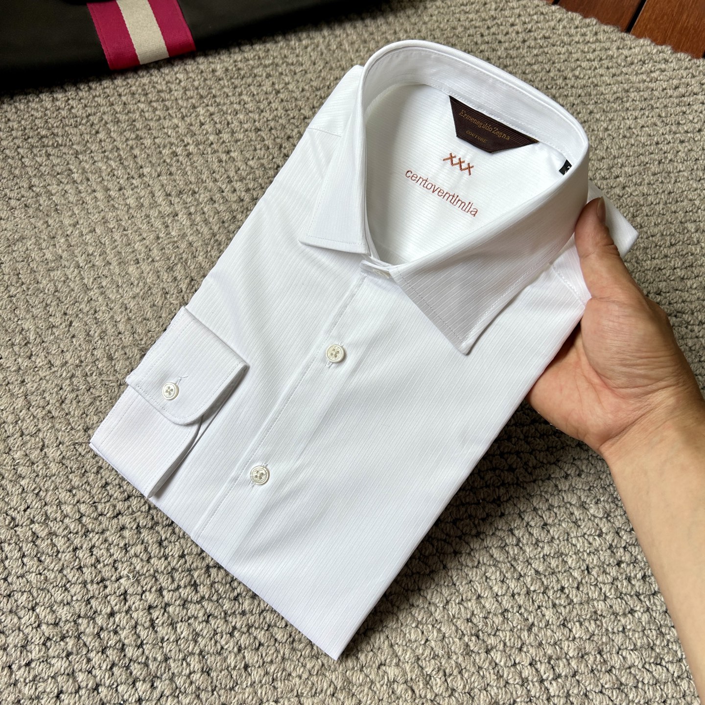 NO:864363,.Jenny's new style original men's casual shirts that are sold in every market. High-end customization. High-end version. Fashionable and versatile imported fabrics. Super soft and delicate feel. Skin-friendly and comfortable to wear. High-end boutique. The upper body is finely made by the factory. It is a must-have item for men. Three standards are complete. Size M-3XL,,zegna,shirts,19860909.杰尼‘’ 砸锅卖铁都要上的新款新款原单男士休闲衬衫 高端定制 高端版本 时尚百搭爆款进口面料 手感超柔软细腻 穿着亲肤舒适 高端精品 代工厂精细做上身非常赞 男士必备单品 三标齐全 码数M-3XL,,zegna,shirts,,Men's clothing