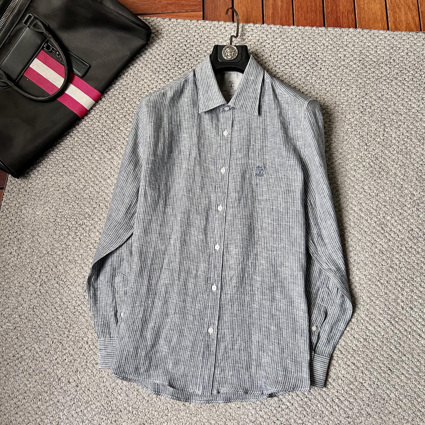NO:864436,.BC’’ The new and original men’s casual shirts that are sold at any price. High-end customization. High-end version. Fashionable and versatile imported fabrics. Super soft and delicate feel. Skin-friendly and comfortable to wear. High-end boutique. The upper body is exquisitely made by the factory. A must-have item for men. Three complete standards. Size M-3XL, shirts,19860909.BC‘’ 砸锅卖铁都要上的新款新款原单男士休闲衬衫 高端定制 高端版本 时尚百搭爆款进口面料 手感超柔软细腻 穿着亲肤舒适 高端精品 代工厂精细做上身非常赞 男士必备单品 三标齐全 码数M-3XL,,shirts,,Men's clothing