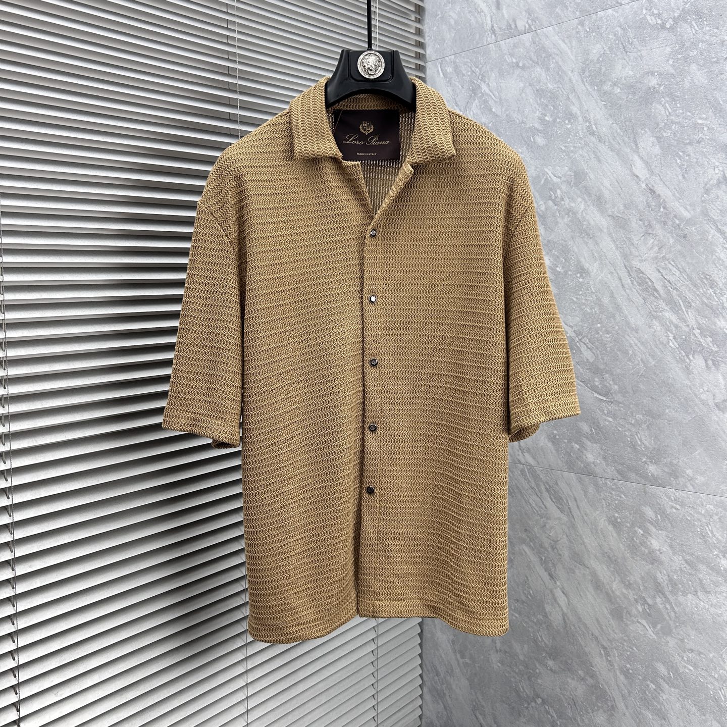 NO:908340,BC’’ 2026 spring and summer style lapel sweater, true [old money style] selected highly breathable Tencel fabric, comfortable and not stuffy to wear in summer, crisp and stylish, small logo and heavy craftsmanship, simple and not simple, high-end Tencel sweater short-sleeved, solid color, simple, fashionable yet luxurious, quality is beyond doubt, the upper body effect is great, size M-4XL, shipped next day,, T-shirt,19860909BC‘’2026春夏款翻领针织衫,真正【老钱风】甄选高度透气天丝面料,夏季穿着舒服不闷热,版型挺括有型,小logo重工艺搭配简约不简单,高端级天丝羊毛衫短袖 纯色简约 时尚不失奢华 品质毋庸置疑 上身效果超赞,尺码M-4XL,隔天出货,,T-shirt,,Men's clothing