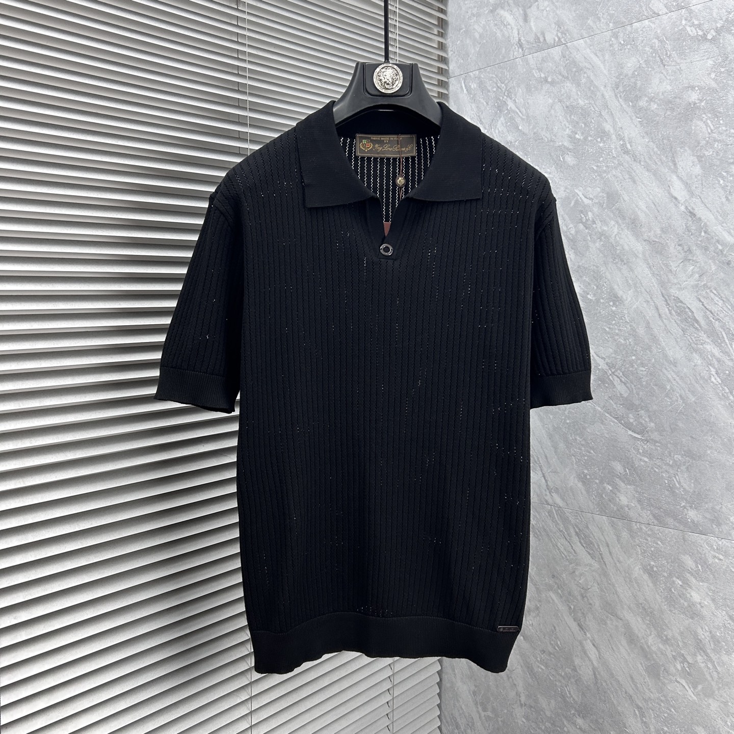 NO:908352,BC’’ 2026 spring and summer style lapel sweater (too large), true [old money style] selected highly breathable Tencel fabric, comfortable and not stuffy to wear in summer, crisp and stylish, small logo and heavy craftsmanship, simple and not simple, high-end Tencel wool sweater short sleeves, solid color and simple, fashionable yet luxurious, quality is unquestionable, the upper body effect is great, size M-2XL, shipped next day, T-shirt,19860909BC‘’2026春夏款翻领针织衫（偏大）,真正【老钱风】甄选高度透气天丝面料,夏季穿着舒服不闷热,版型挺括有型,小logo重工艺搭配简约不简单,高端级天丝羊毛衫短袖 纯色简约 时尚不失奢华 品质毋庸置疑 上身效果超赞,尺码M-2XL,隔天出货,,T-shirt,,Men's clothing