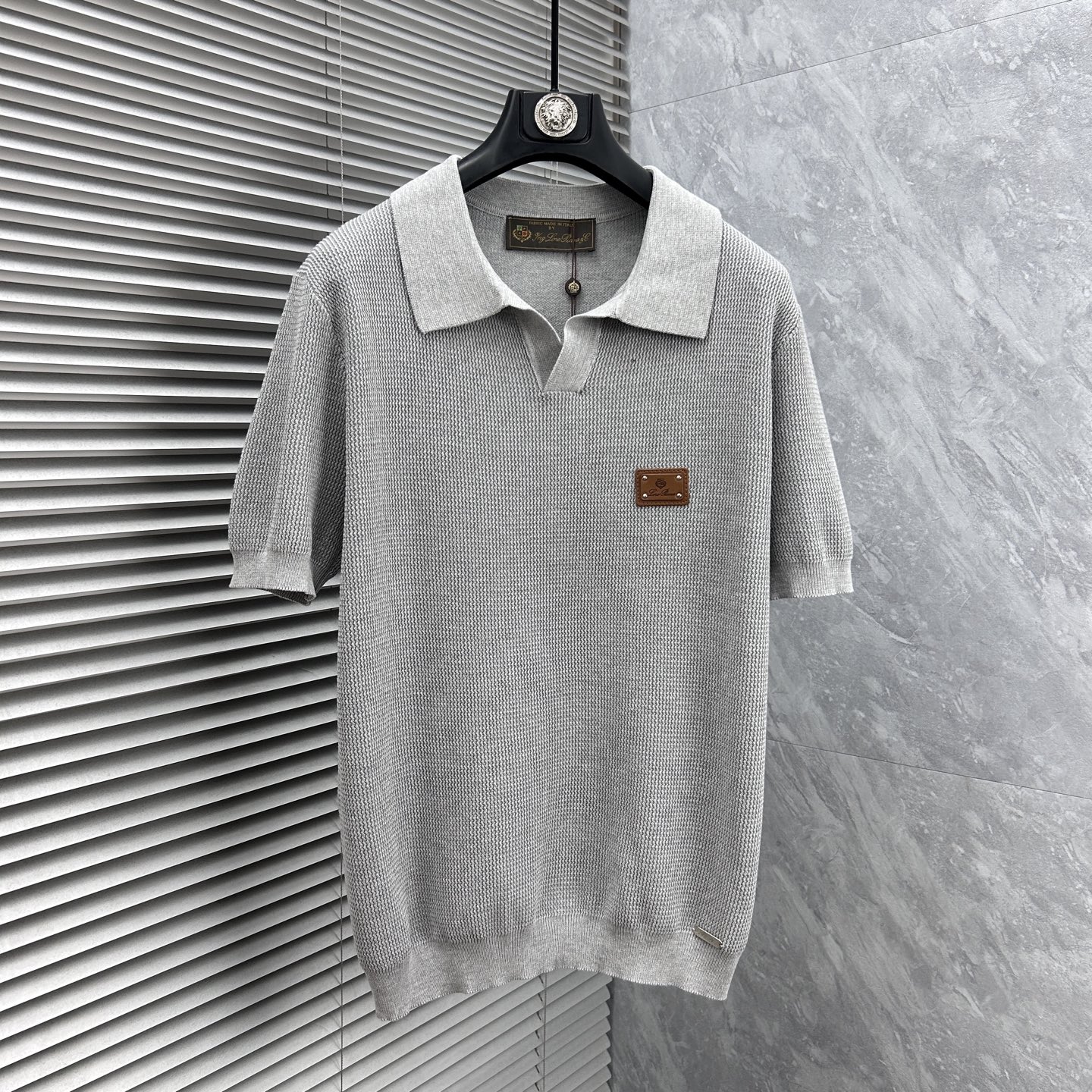 NO:908349,BC’2026 spring and summer style lapel sweater (too large), true [old money style] highly breathable Tencel fabric, comfortable and not stuffy to wear in summer, crisp and stylish, small logo and heavy craftsmanship, simple and not simple, high-end Tencel sweater short-sleeved, solid color and simple, fashionable yet luxurious, quality is undoubtedly great, size M-2XL, shipped next day, T-shirt,19860909BC’2026春夏款翻领针织衫（偏大）,真正【老钱风】甄选高度透气天丝面料,夏季穿着舒服不闷热,版型挺括有型,小logo重工艺搭配简约不简单,高端级天丝羊毛衫短袖 纯色简约 时尚不失奢华 品质毋庸置疑 上身效果超赞,尺码M-2XL,隔天出货,,T-shirt,,Men's clothing