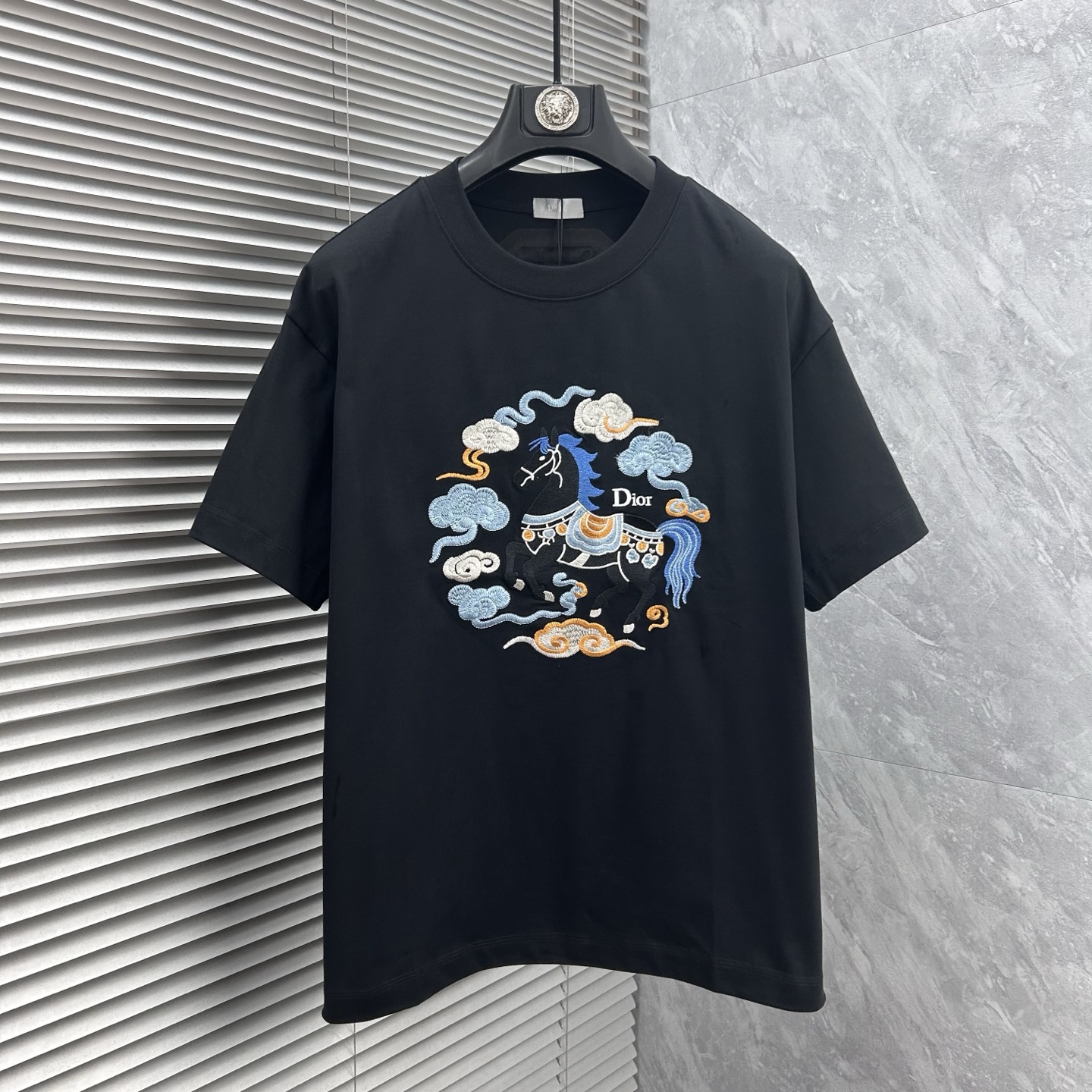 NO:915987,dr 2026ss new style, super attractive and stylish, the first in the industry, creating a high-end urban casual sports style, the upper body can carry all styles and combinations, same style for men and women, size S-2XL,,19860909dr 2026ss新款 超级耐看有型 业内首发,打造高端都市休闲运动风格,上身可以承载一切的风格搭配,男女同款 码数S-2XL,,,Men's clothing