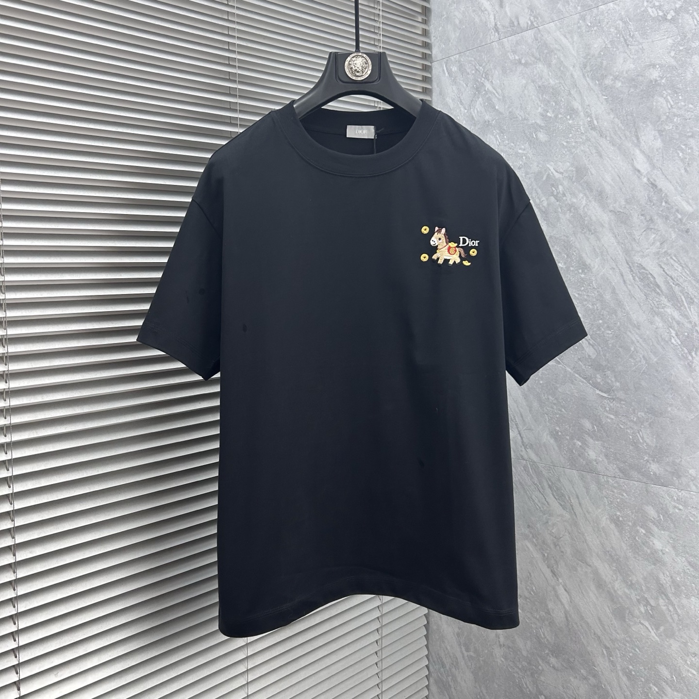 NO:915997,dr 2026ss new style, super attractive and stylish, the first in the industry, creating a high-end urban casual sports style, the upper body can carry all styles and combinations, same style for men and women, size S-2XL,,19860909dr 2026ss新款 超级耐看有型 业内首发,打造高端都市休闲运动风格,上身可以承载一切的风格搭配,男女同款 码数S-2XL,,,Men's clothing