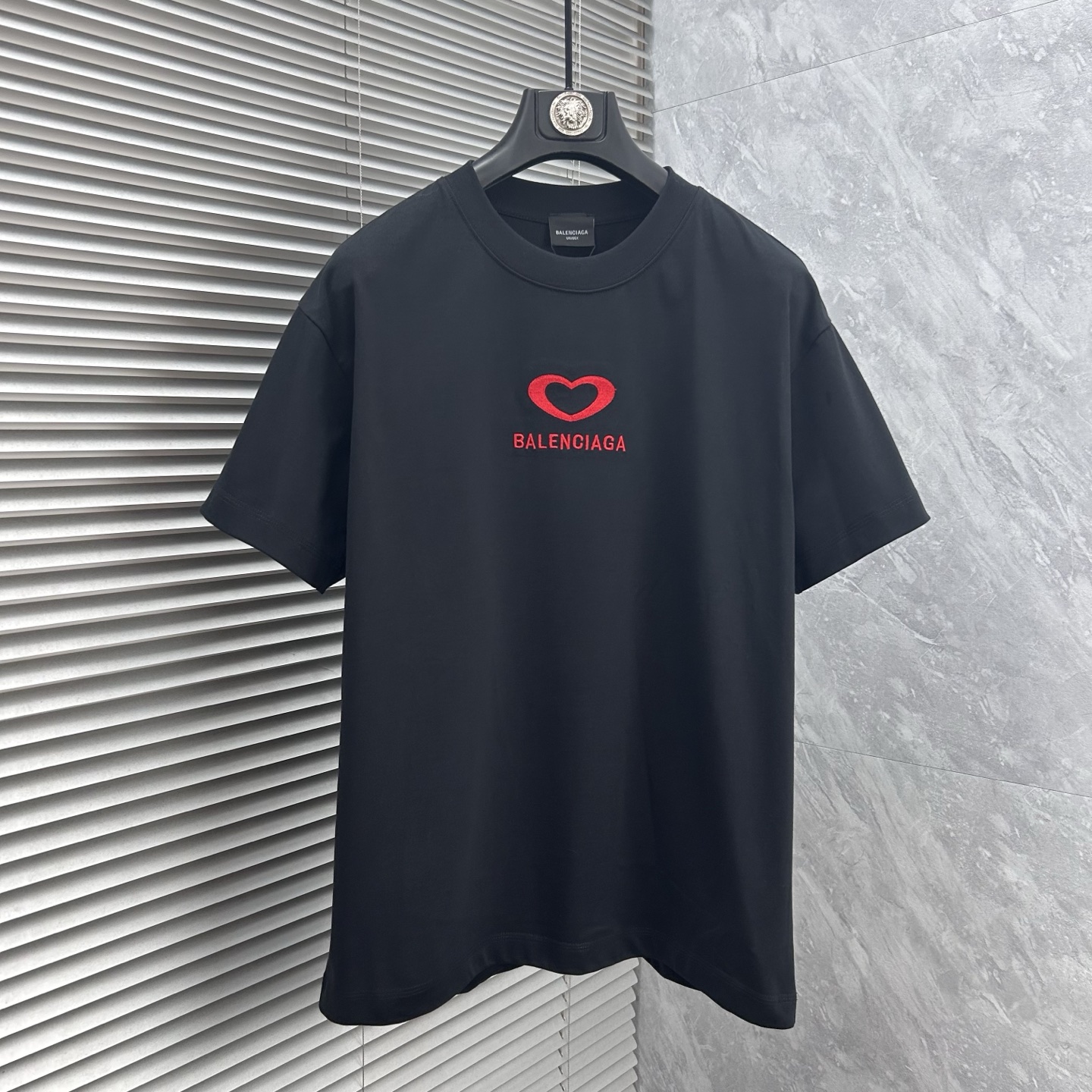 NO:916003,Paris 2026ss new style, super attractive and stylish, first in the industry, creating a high-end urban casual sports style, the upper body can carry all styles and combinations, same style for men and women, size S-2XL,,19860909巴黎 2026ss新款 超级耐看有型 业内首发,打造高端都市休闲运动风格,上身可以承载一切的风格搭配,男女同款 码数S-2XL,,,Men's clothing