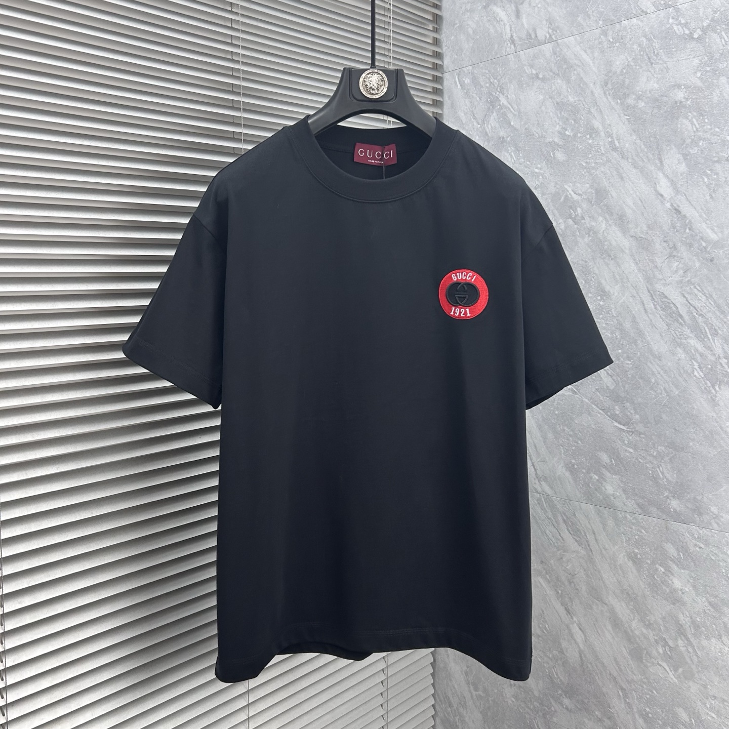 NO:916012,GUCC ‘’2026ss new style, super attractive and stylish, the first in the industry, creating a high-end urban casual sports style, the upper body can carry all styles and combinations, same style for men and women, size S-2XL,, gucci,19860909GUCC‘’2026ss新款 超级耐看有型 业内首发,打造高端都市休闲运动风格,上身可以承载一切的风格搭配,男女同款 码数S-2XL,,gucci,,Men's clothing