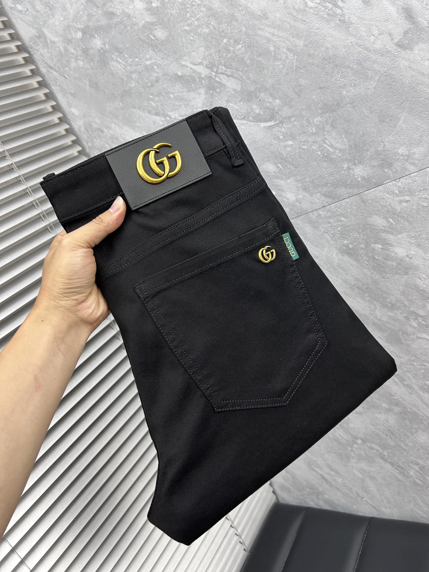 NO:908168,Gucci’s 2026 Spring and Summer Design Recommendations Hot-selling jeans with soft skin-friendly fabrics Luxurious first-layer cowhide waist tags Customized fabrics Craftsmanship + washing Foreign trade quality details are handled in place Popular single color and versatile with a strong flavor Elastic and slim fit Size.29-38,,jeans,cowhide,19860909古奇‘’2026春夏设计推荐 热卖牛仔裤柔软亲肤面料 奢华头层牛皮腰牌 订制面料 工艺+洗水外贸品质感细节处理满满到位 爆单款色系百搭大牛味 弹力修身型 尺码.29-38,,jeans,cowhide,,Men's clothing