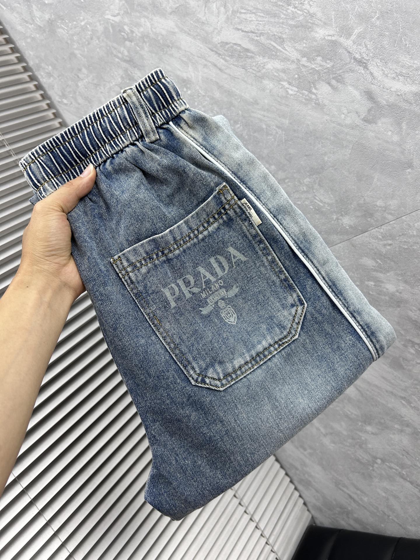 NO:925785,Pula* has new products for spring and summer 2026, complete with three labels: casual pants and jeans. There is no need to introduce too much about the good products. Look at the details. Counter sizes are m-XXXL, prada, jeans,19860909普拉*2026年春夏新品上新 三标齐全 休闲裤 牛仔裤 好货不用过多介绍 看细节 专柜码数m-XXXL,,prada,jeans,,Men's clothing