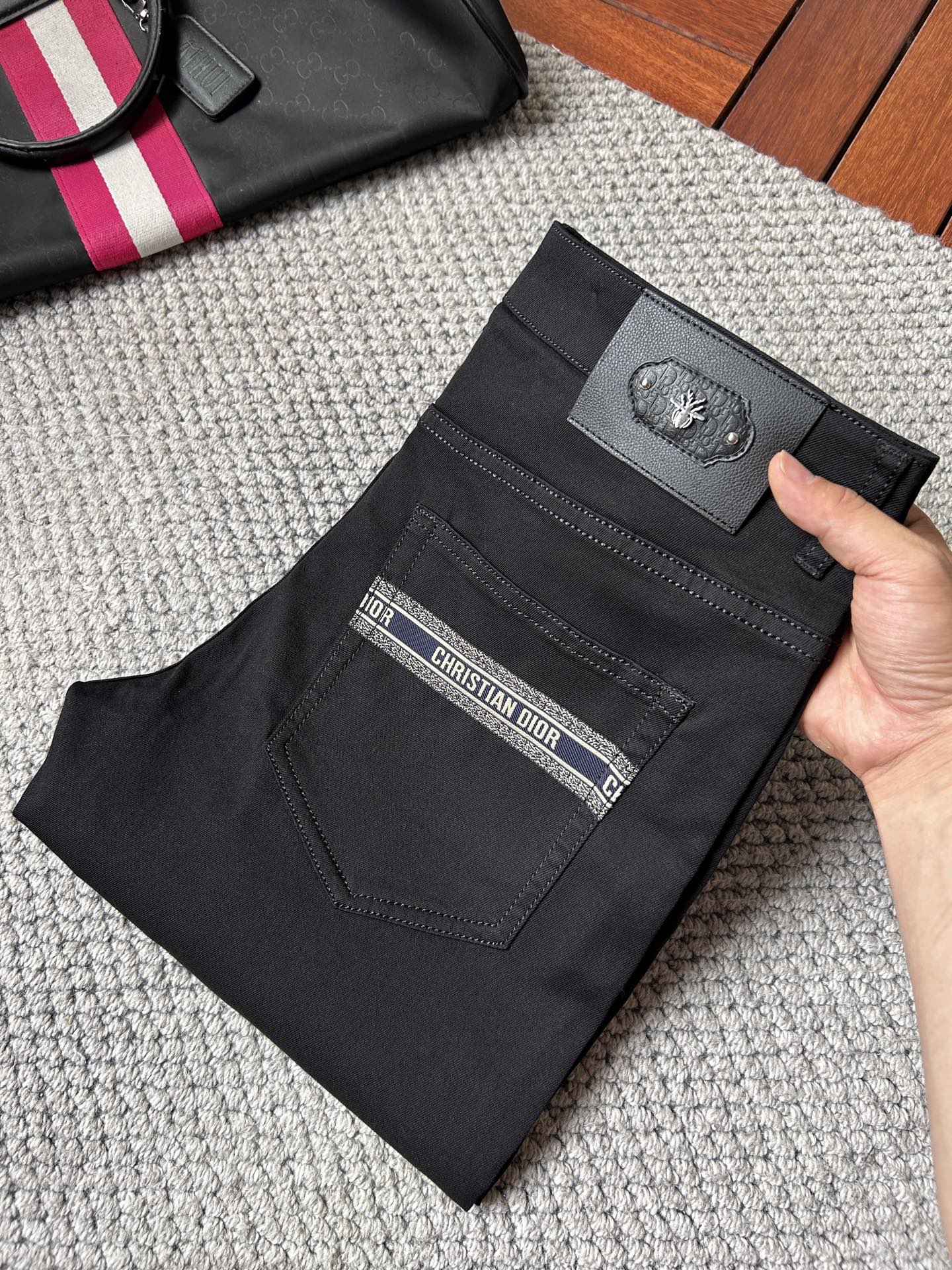 NO:865348,DR high-end customization, 2026 early autumn latest jeans, simultaneous sale at the counter, original customization, customer-supplied hardware accessories, original order quality, imported solid-color denim stretch fabric, heavy washing, fine workmanship, and excellent upper body!  Preferred items……………………………………………………………… Size29-38,,jeans,19860909DR高端定制、2026早秋最新款牛仔裤 柜台同步发售 原版定制 客供五金辅料 原单品质 进口固色牛仔弹力面料 重工洗水 做工走线精细 上身绝佳！优选单品…………………………………………………… Size29-38,,jeans,,Men's clothing
