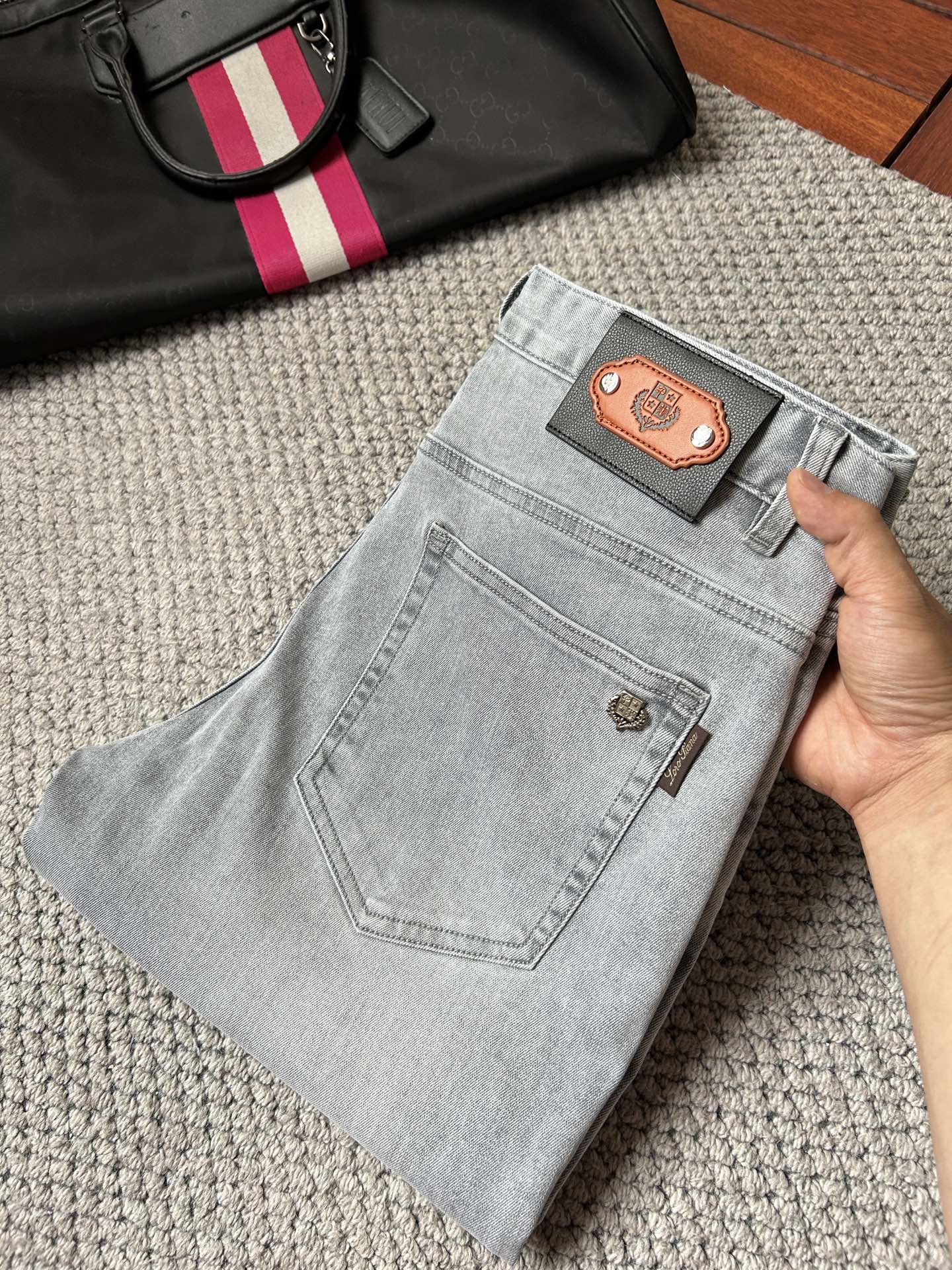 NO:865324,BC high-end customization, 2026 early autumn latest jeans, sold simultaneously at the counter, original customization, customer-supplied hardware accessories, original order quality, imported solid color denim elastic fabric, heavy washing, fine workmanship and routing, excellent upper body!  Preferred items……………………………………………………………… Size29-38,,jeans,19860909BC高端定制、2026早秋最新款牛仔裤 柜台同步发售 原版定制 客供五金辅料 原单品质 进口固色牛仔弹力面料 重工洗水 做工走线精细 上身绝佳！优选单品…………………………………………………… Size29-38,,jeans,,Men's clothing