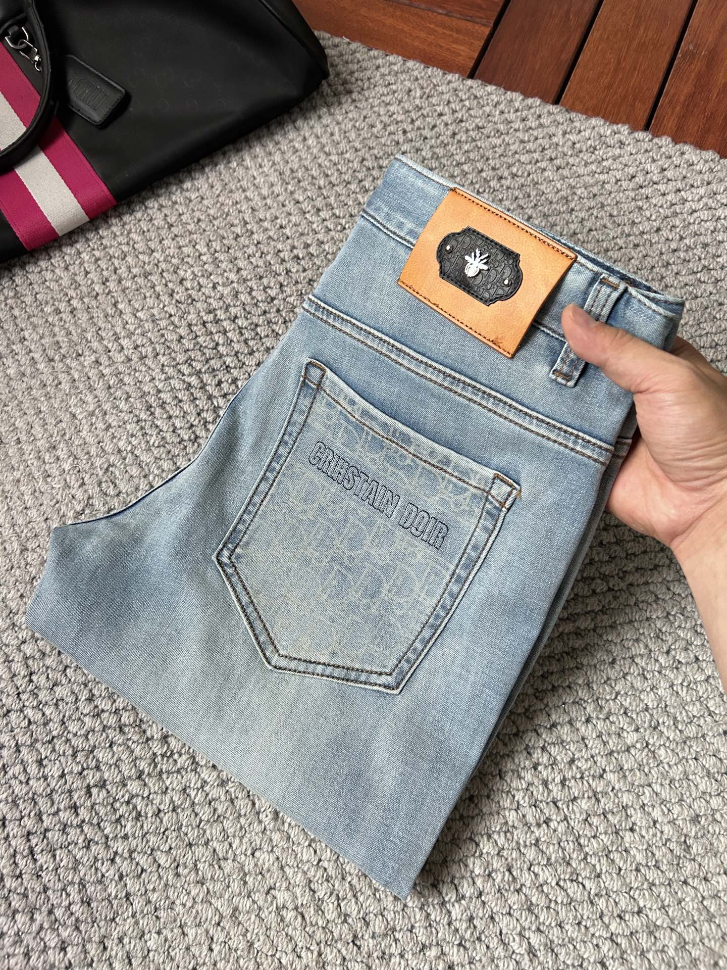 NO:865313,DR high-end customization, 2026 early autumn latest jeans, simultaneous sale at the counter, original customization, customer-supplied hardware accessories, original order quality, imported solid-color denim stretch fabric, heavy washing, fine workmanship, and excellent upper body!  Preferred items……………………………………………………………… Size29-38,,jeans,19860909DR高端定制、2026早秋最新款牛仔裤 柜台同步发售 原版定制 客供五金辅料 原单品质 进口固色牛仔弹力面料 重工洗水 做工走线精细 上身绝佳！优选单品…………………………………………………… Size29-38,,jeans,,Men's clothing