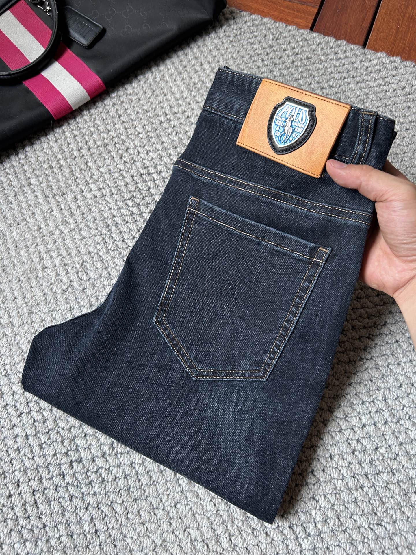 NO:863173,Paul’s 2026 Spring and Summer Design Recommendations Hot-selling jeans with soft skin-friendly fabrics Luxurious first-layer cowhide waistband Customized fabrics Craftsmanship + washing Foreign trade quality details are fully processed in place Popular single color series and versatile big cow flavor Size.29-38,,jeans,cowhide,19860909保罗 ‘’2026春夏设计推荐 热卖牛仔裤柔软亲肤面料 奢华头层牛皮腰牌 订制面料 工艺+洗水外贸品质感细节处理满满到位 爆单款色系百搭大牛味 尺码.29-38,,jeans,cowhide,,Men's clothing