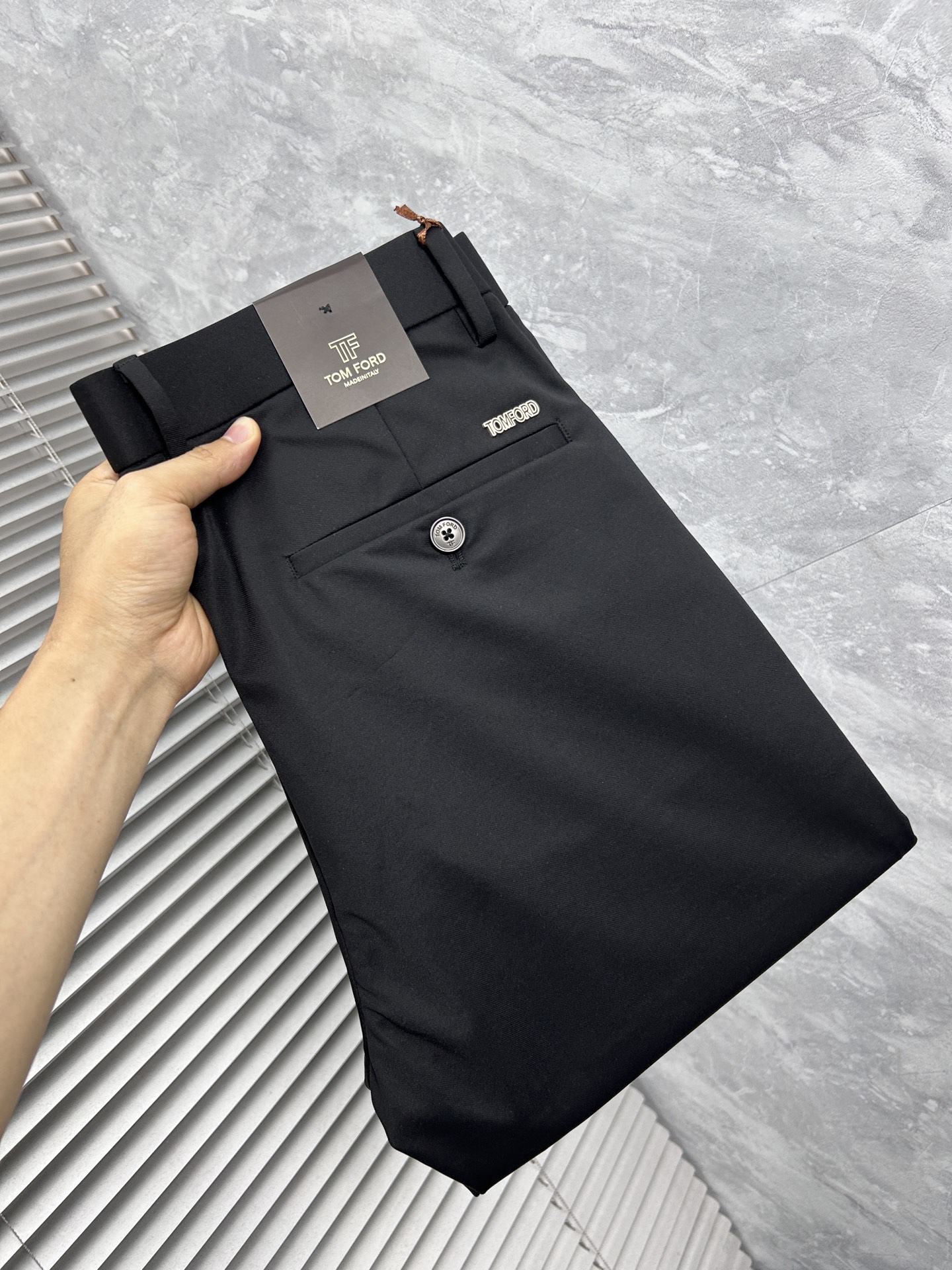 NO:908162,Early spring TF high-end customization, the latest casual trousers in early spring 2026, simultaneously sold at the counter, original customized replica, customer-supplied hardware accessories, original order quality, imported solid color customer-supplied fabrics, heavy washing, fine workmanship, and excellent upper body!  Preferred single product produced by fbd, code number 30-38, no 37,, tom ford,19860909早春 TF 高端定制、2026早春最新款休闲西裤 柜台同步发售 原版定制复刻 客供五金辅料 原单品质 进口固色客供面料 重工洗水 做工走线精细 上身绝佳！优选单品 fbd出品 码数30-38无37,,tom ford,,Men's clothing
