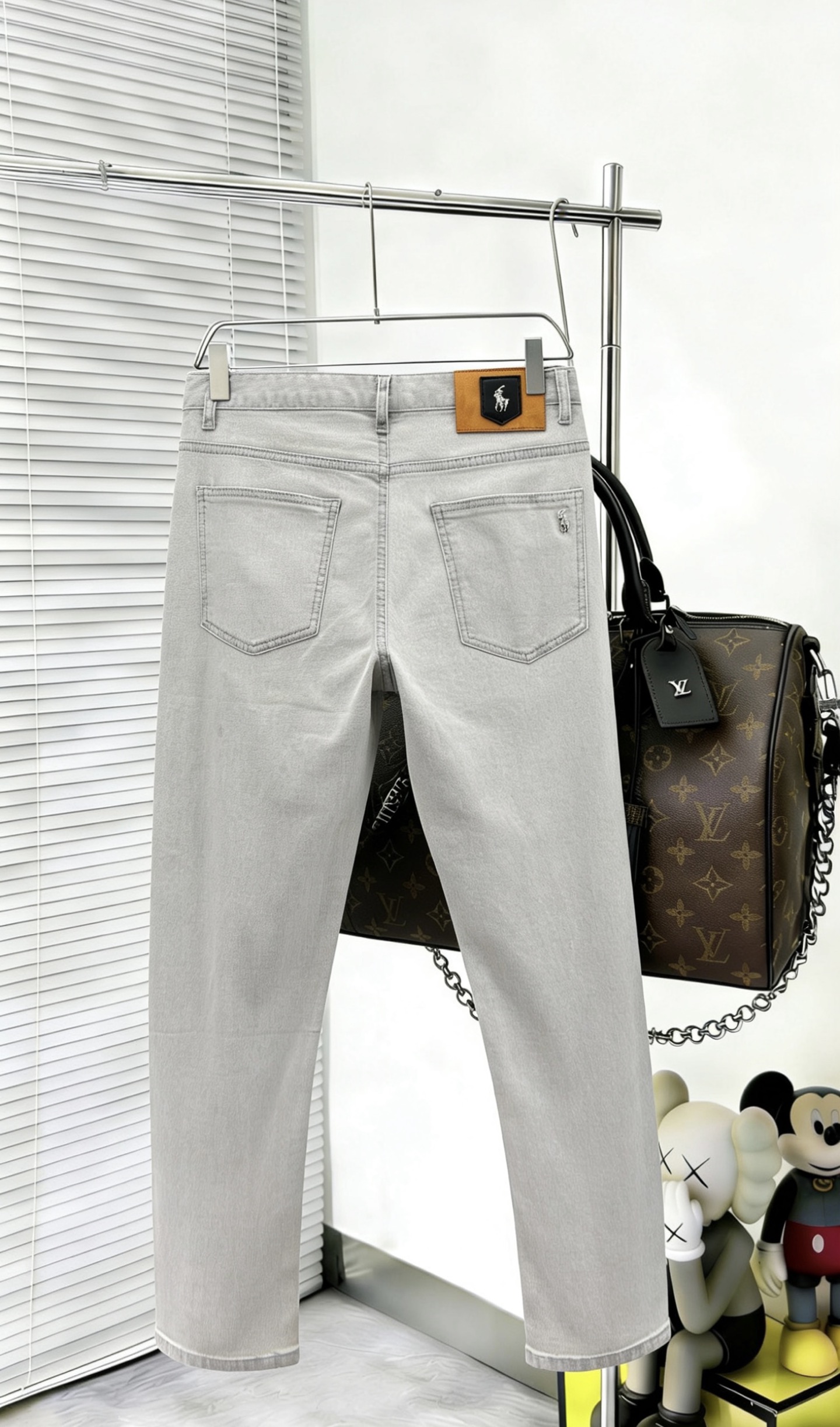NO:877209,Paul's 2026 Spring and Summer Design Recommendations Hot-selling jeans with soft skin-friendly fabrics Luxurious first-layer cowhide waistband Customized fabrics Craftsmanship + washing Foreign trade quality details are handled in place Popular single color and versatile Daniel taste Stretchy slim fit Size.29-38,,jeans,cowhide,19860909保罗‘’2026春夏设计推荐 热卖牛仔裤柔软亲肤面料 奢华头层牛皮腰牌 订制面料 工艺+洗水外贸品质感细节处理满满到位 爆单款色系百搭大牛味 弹力修身型 尺码.29-38,,jeans,cowhide,,Men's clothing