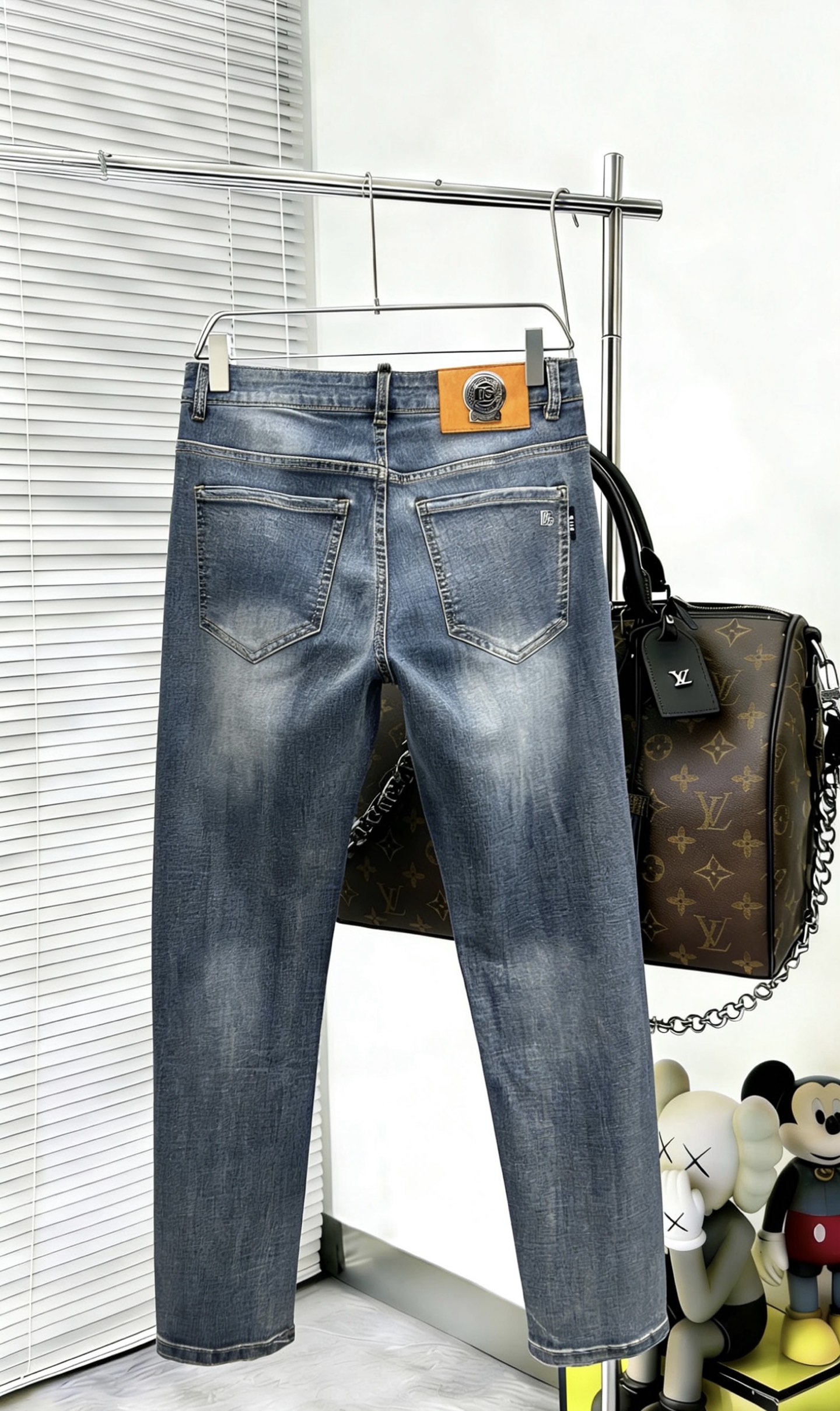 NO:877205,DG’s 2026 Spring and Summer Design Recommendations Hot-selling jeans with soft skin-friendly fabrics Luxurious first-layer cowhide waist tags Customized fabrics Craftsmanship + washing Foreign trade quality details are fully processed in place Popular single colors are versatile and have a strong flavor Elastic and slim fit Size.29-38,,jeans,cowhide,19860909DG‘’2026春夏设计推荐 热卖牛仔裤柔软亲肤面料 奢华头层牛皮腰牌 订制面料 工艺+洗水外贸品质感细节处理满满到位 爆单款色系百搭大牛味 弹力修身型 尺码.29-38,,jeans,cowhide,,Men's clothing