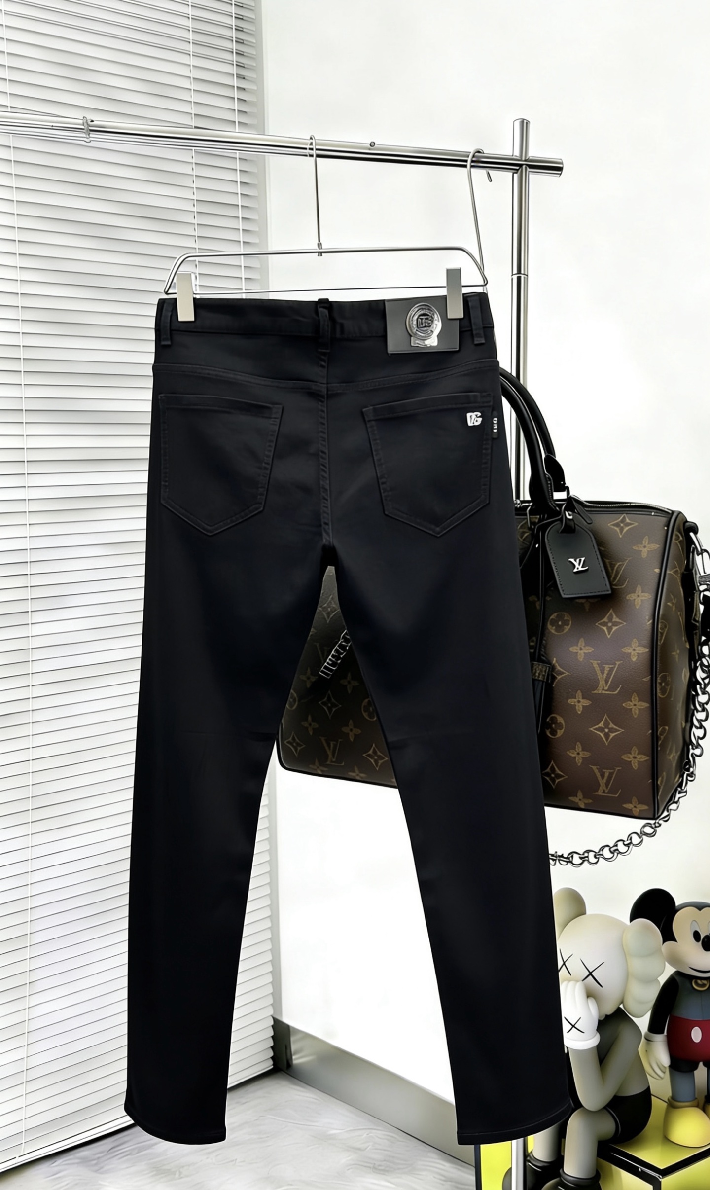 NO:877199,Dolce & Gabbana’s 2026 Spring and Summer Design Recommendations Best-selling jeans with soft skin-friendly fabrics Luxurious first-layer cowhide waistbands Customized fabrics Craftsmanship + washing Foreign trade quality details are handled in place Popular single colors are versatile and trendy, stretchy and slim-fitting Sizes. 29-38,,Dolce&Gabbana,jeans,cowhide,19860909杜嘉班纳‘’2026春夏设计推荐 热卖牛仔裤柔软亲肤面料 奢华头层牛皮腰牌 订制面料 工艺+洗水外贸品质感细节处理满满到位 爆单款色系百搭大牛味 弹力修身型 尺码.29-38,,Dolce&Gabbana,jeans,cowhide,,Men's clothing