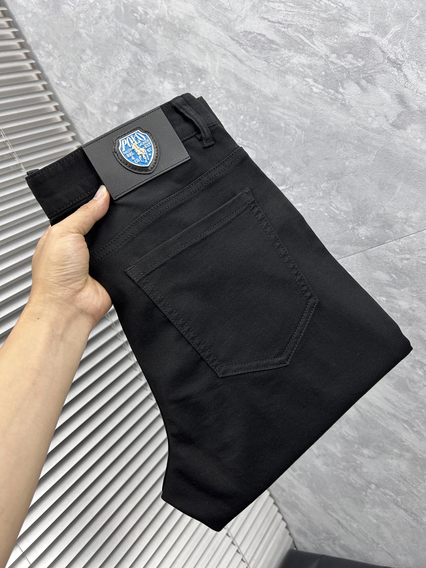 NO:957520,Paul’s 2026 Spring and Summer Design Recommendations Hot-selling jeans with soft skin-friendly fabrics Luxurious first-layer cowhide waistband Customized fabrics Craftsmanship + washing Foreign trade quality details are handled in place Popular single color series Versatile and stylish Elastic slim fit Size.29-38,,jeans,cowhide,19860909保罗 ‘’2026春夏设计推荐 热卖牛仔裤柔软亲肤面料 奢华头层牛皮腰牌 订制面料 工艺+洗水外贸品质感细节处理满满到位 爆单款色系百搭大牛味 弹力修身型 尺码.29-38,,jeans,cowhide,,Men's clothing