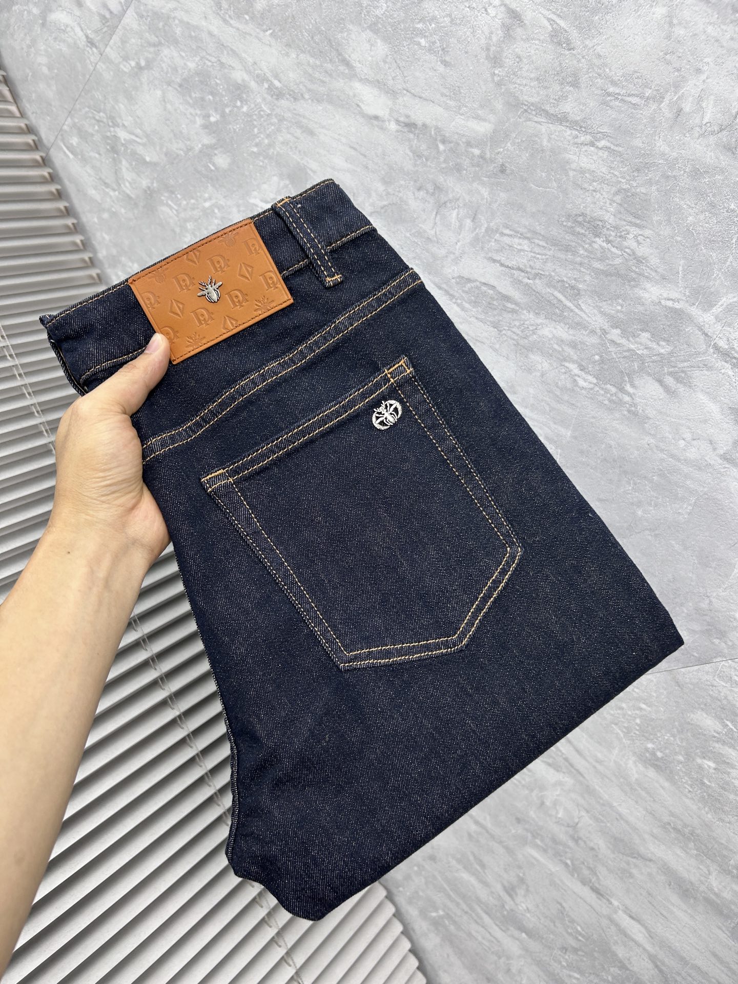 NO:871696,dr'''s new men's jeans are made of comfortable and elastic fabrics. Exclusively available. Fashionable and elegant. Heavy craftsmanship design. Use original color washing process. Select imported heavy denim denim fabrics. Customized hardware decoration. Exquisite stitching. All the fine workmanship makes the whole pair of pants more stylish. Worth owning. Size 29--38,,jeans,19860909dr‘’新品男士牛仔裤 面料舒适弹性好.独家发售 时尚优雅 重工艺设计.采用原色水洗工艺 精选进口重磅丹宁牛仔面料 定制五金装饰 精致车线 所有精细做工让整条裤子的调性更上一层楼 值得拥有. 尺码29--38,,jeans,,Men's clothing