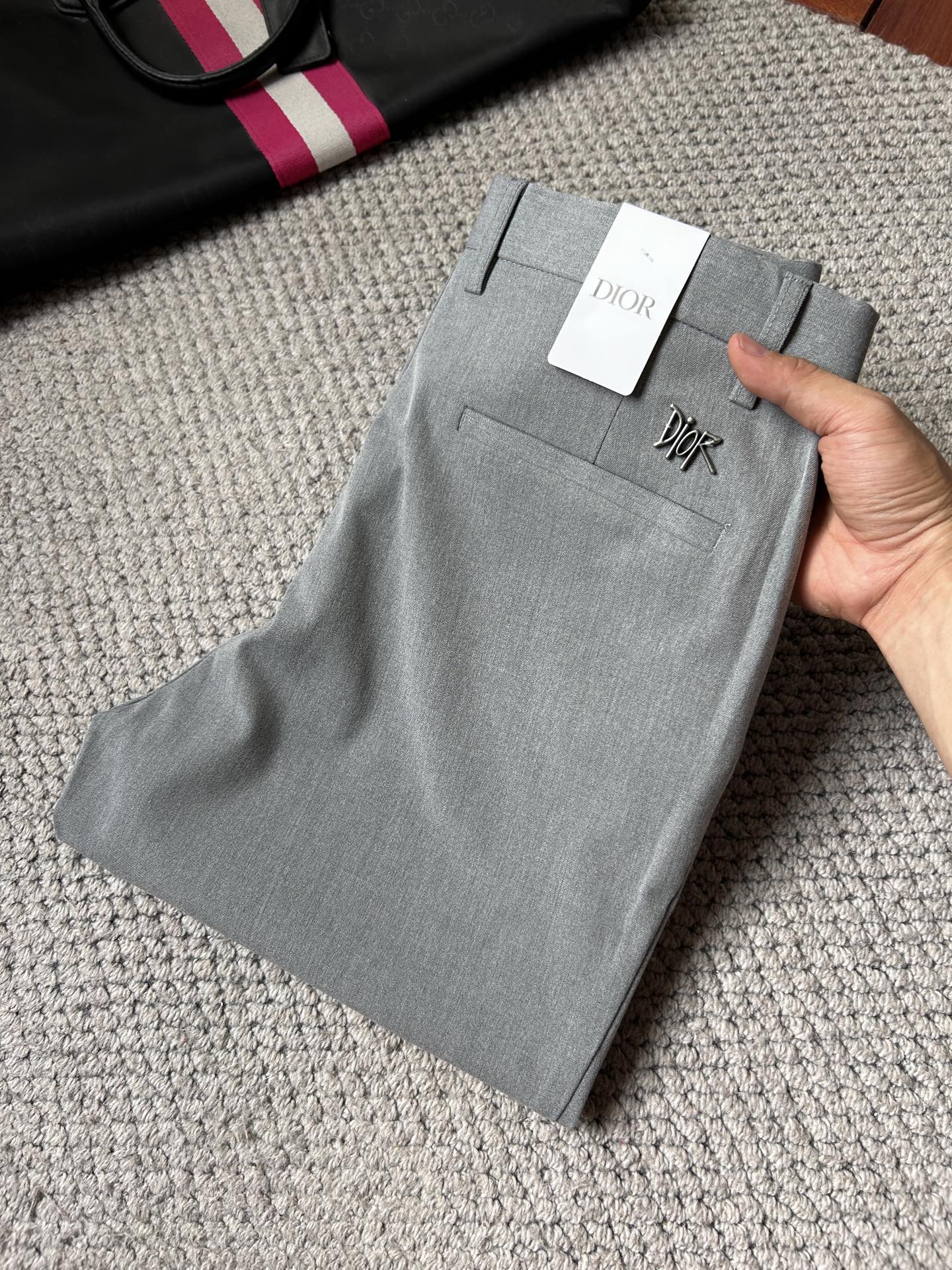NO:863297,dr casual trousers, 2025SS new autumn and winter trousers, special fabrics for advanced custom trousers, customized original hardware, heavy craftsmanship, fine lathe wiring, customized fabrics, soft and comfortable, significant texture, exquisite accessories, great upper body effect, standard size 29-38, no 35,,19860909dr 休闲裤 西裤2025SS秋冬新款 高级定制裤子专用面料 定制原版五金 重工工艺打造 车工走线精细 定制面料 柔软舒适 质感显著 辅料精美 上身效果超赞 标准尺码29-38,无35,,,Men's clothing