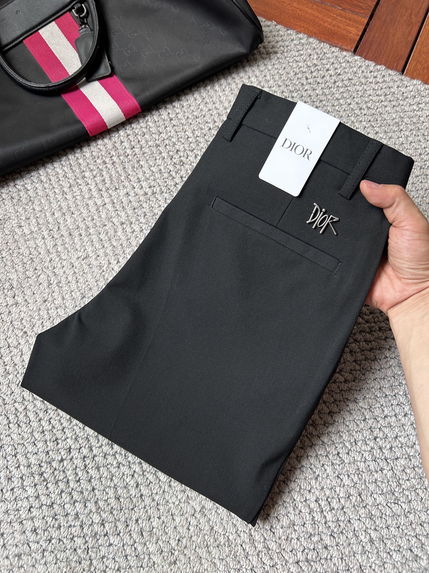 NO:863332,dr casual trousers 2025SS new autumn and winter trousers, special fabric for advanced custom trousers, customized original hardware, heavy craftsmanship, fine turning and routing, customized fabrics, soft and comfortable, significant texture, exquisite accessories, great upper body effect, standard size 29-38, no 35,,19860909dr休闲裤 西裤2025SS秋冬新款 高级定制裤子专用面料 定制原版五金 重工工艺打造 车工走线精细 定制面料 柔软舒适 质感显著 辅料精美 上身效果超赞 标准尺码29-38,无35,,,Men's clothing