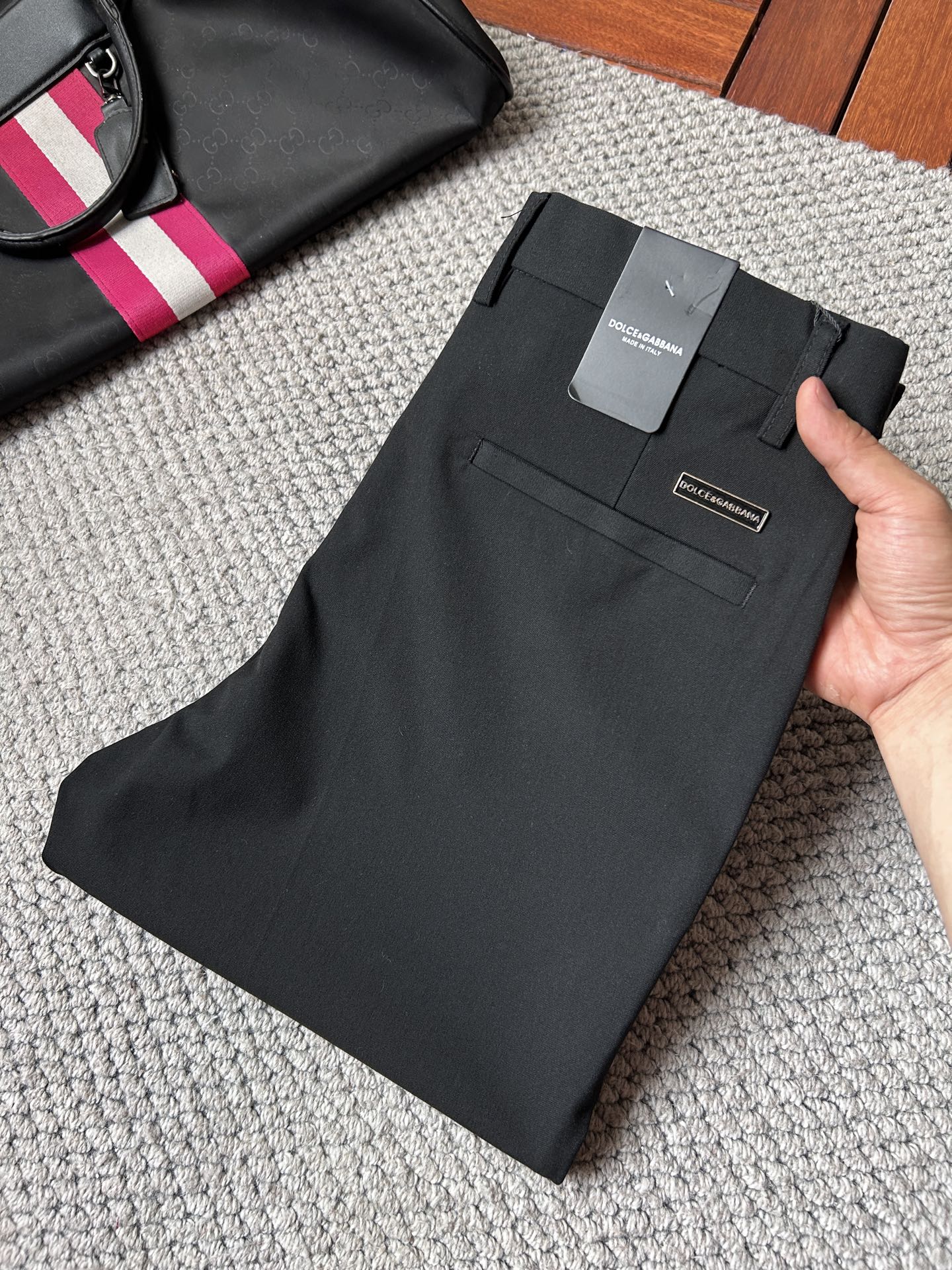 NO:863322,DG Casual Pants, Western Pants 2025SS Autumn and Winter New Style, Special Fabric for Advanced Custom Pants, Customized Original Hardware, Heavy Craftsmanship, Fine Turning, Customized Fabric, Soft and Comfortable, Remarkable Texture, Exquisite Accessories, Great Upper Body Effect, Standard Size 29-38, No 35,,19860909DG 休闲裤 西裤2025SS秋冬新款 高级定制裤子专用面料 定制原版五金 重工工艺打造 车工走线精细 定制面料 柔软舒适 质感显著 辅料精美 上身效果超赞 标准尺码29-38,无35,,,Men's clothing