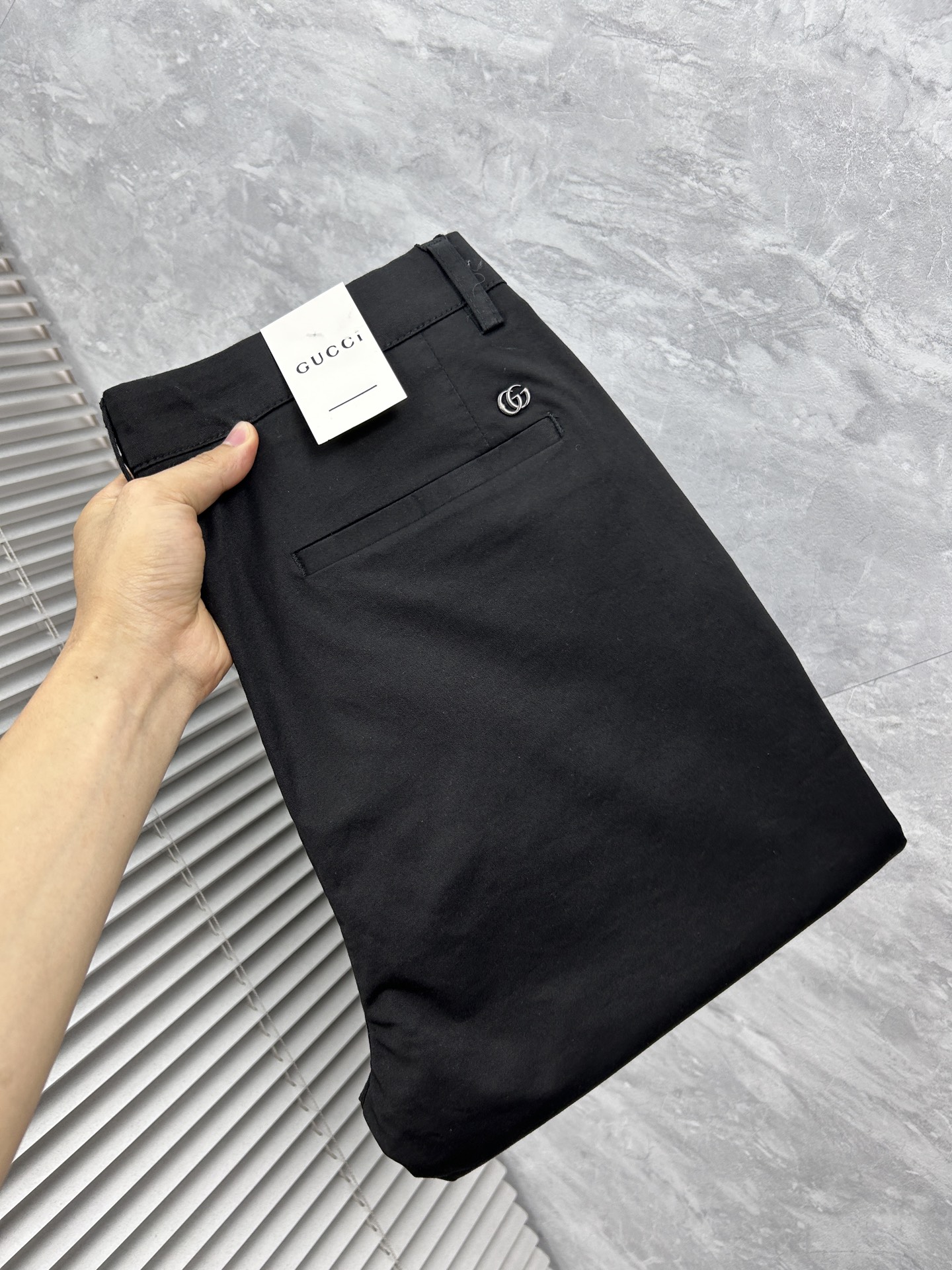 NO:865154,Gucci casual pants, 2025SS new autumn and winter trousers, special fabric for advanced custom pants, customized original hardware, heavy craftsmanship, fine lathe wiring, customized fabric, soft and comfortable, significant texture, exquisite accessories, great upper body effect, standard size 29-38, no 35,,19860909古奇休闲裤 西裤2025SS秋冬新款 高级定制裤子专用面料 定制原版五金 重工工艺打造 车工走线精细 定制面料 柔软舒适 质感显著 辅料精美 上身效果超赞 标准尺码29-38,无35,,,Men's clothing