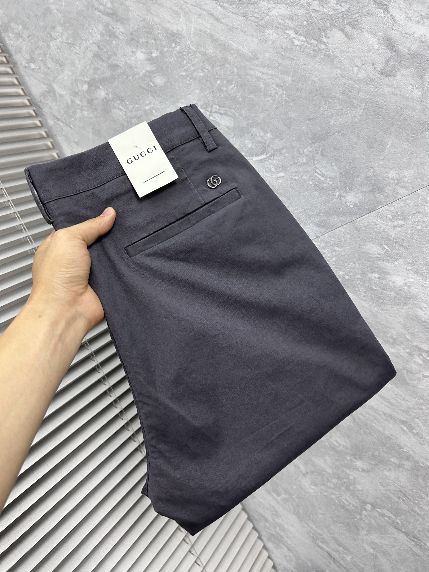 NO:865163,Gucci casual pants, trousers 2025SS autumn and winter new style, special fabric for advanced custom pants, customized original hardware, heavy craftsmanship, fine lathe wiring, customized fabric, soft and comfortable, significant texture, exquisite accessories, great upper body effect, standard size 29-38, no 35,,19860909古奇 休闲裤 西裤2025SS秋冬新款 高级定制裤子专用面料 定制原版五金 重工工艺打造 车工走线精细 定制面料 柔软舒适 质感显著 辅料精美 上身效果超赞 标准尺码29-38,无35,,,Men's clothing