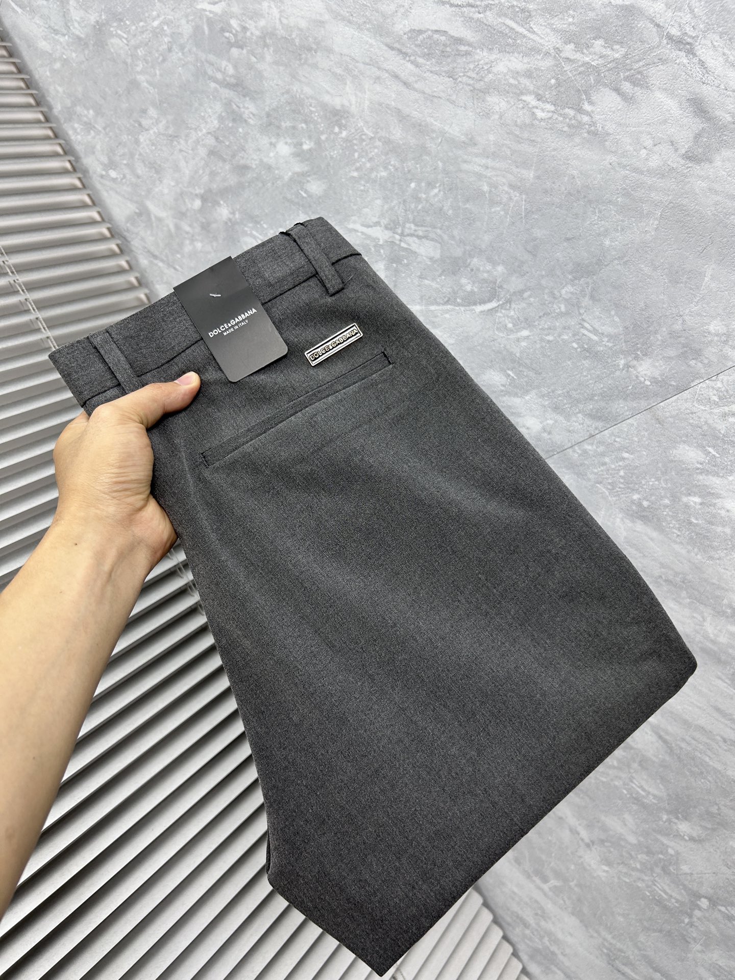 NO:865172,DG Casual Pants, Western Pants 2025SS Autumn and Winter New Style, Special Fabric for Advanced Custom Pants, Customized Original Hardware, Heavy Craftsmanship, Fine Turning, Customized Fabric, Soft and Comfortable, Remarkable Texture, Exquisite Accessories, Great Upper Body Effect, Standard Size 29-38, No 35,,19860909DG 休闲裤 西裤2025SS秋冬新款 高级定制裤子专用面料 定制原版五金 重工工艺打造 车工走线精细 定制面料 柔软舒适 质感显著 辅料精美 上身效果超赞 标准尺码29-38,无35,,,Men's clothing