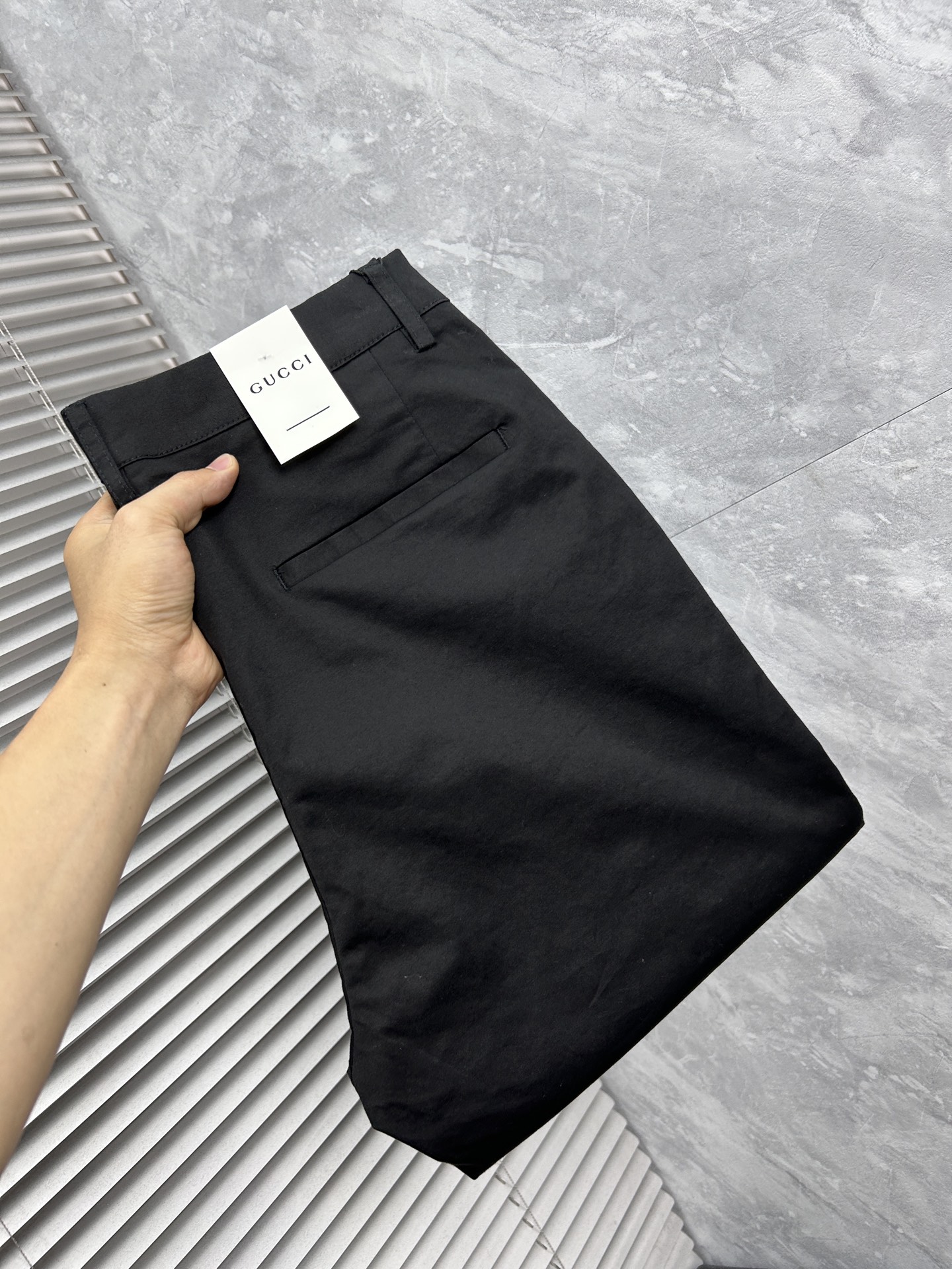 NO:865182,Gucci casual pants, trousers 2025SS autumn and winter new style, special fabric for advanced custom pants, customized original hardware, heavy craftsmanship, fine lathe wiring, customized fabric, soft and comfortable, significant texture, exquisite accessories, great upper body effect, standard size 29-38, no 35,,19860909古奇 休闲裤 西裤2025SS秋冬新款 高级定制裤子专用面料 定制原版五金 重工工艺打造 车工走线精细 定制面料 柔软舒适 质感显著 辅料精美 上身效果超赞 标准尺码29-38,无35,,,Men's clothing