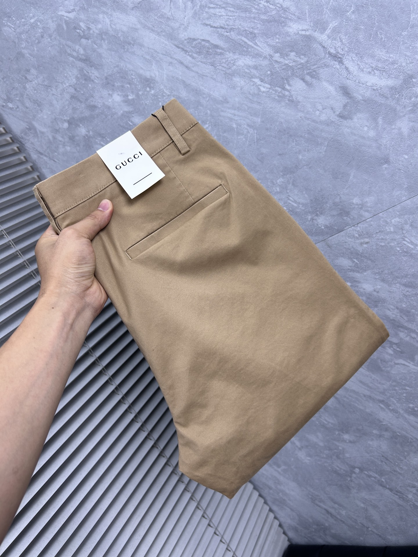NO:865153,Gucci casual pants, trousers 2025SS autumn and winter new style, special fabric for advanced custom pants, customized original hardware, heavy craftsmanship, fine lathe wiring, customized fabric, soft and comfortable, significant texture, exquisite accessories, great upper body effect, standard size 29-38, no 35,,19860909古奇 休闲裤 西裤2025SS秋冬新款 高级定制裤子专用面料 定制原版五金 重工工艺打造 车工走线精细 定制面料 柔软舒适 质感显著 辅料精美 上身效果超赞 标准尺码29-38,无35,,,Men's clothing