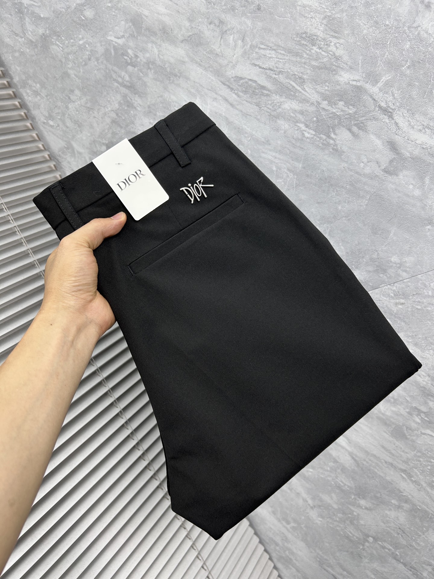 NO:865181,dr casual trousers, 2025SS new autumn and winter trousers, special fabrics for advanced custom trousers, customized original hardware, heavy craftsmanship, fine lathe wiring, customized fabrics, soft and comfortable, significant texture, exquisite accessories, great upper body effect, standard size 29-38, no 35,,19860909dr 休闲裤 西裤2025SS秋冬新款 高级定制裤子专用面料 定制原版五金 重工工艺打造 车工走线精细 定制面料 柔软舒适 质感显著 辅料精美 上身效果超赞 标准尺码29-38,无35,,,Men's clothing