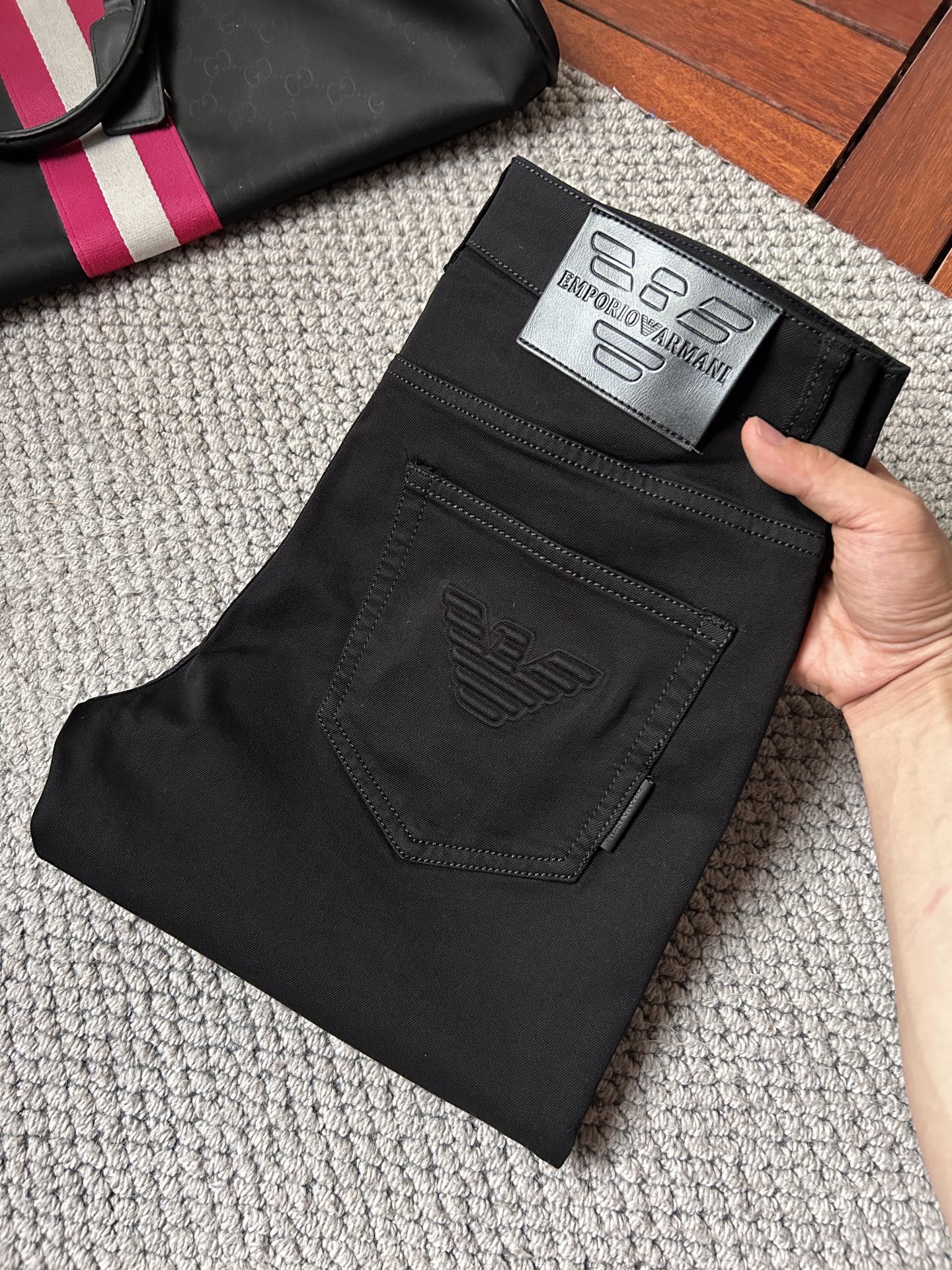 NO:871759,Armani spring and summer jeans!  Heavy fermentation and washing process, lyocell color-locked denim fabric, elastic upper body, very comfortable, very classy to wear, needless to say the style and cut of the pants, the G net logo is highly recognizable!  Truly a first-class top trendy product!  Really top-notch jeans with outstanding quality. They have been washed with heavy fermentation and milling to make them very soft!  The upper body is absolutely stylish!  !  !  Size 29——3837,,armani,jeans,19860909阿玛尼 春夏牛仔裤！重工酵磨水洗工艺,莱赛尔锁色牛仔面料,带弹力上身非常舒适,穿出去非常有档次,裤型款式和裁剪亦无需多言 ,G网Logo辨识度极高！真正一等一顶级潮品！真正殿堂级的牛仔裤,品质卓然,经过重工酵磨水洗使得裤子很柔软！上身绝对的有型！！！尺码29——3837,,armani,jeans,,Men's clothing