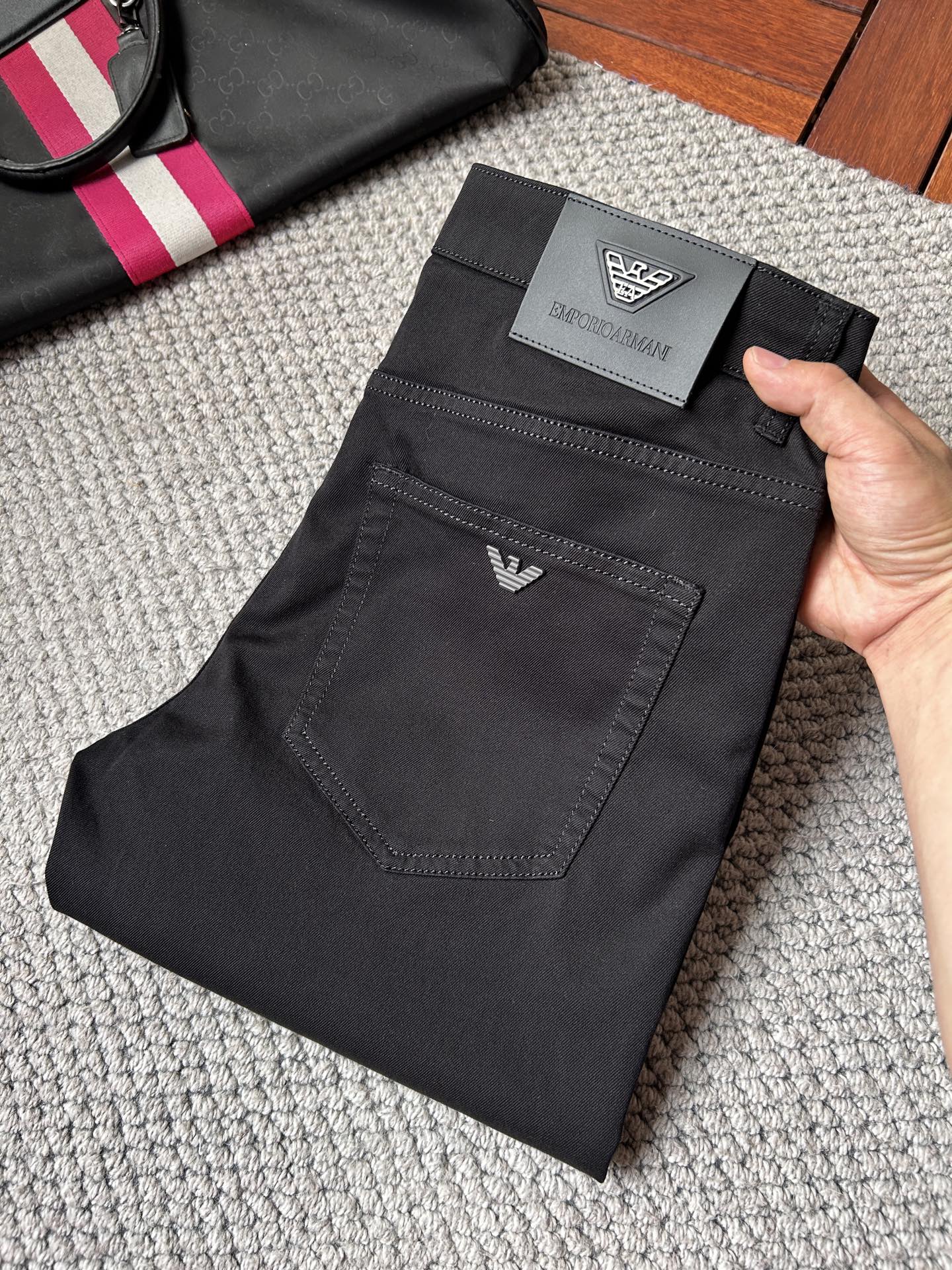 NO:877658,Armani high-end customization, 2026 early autumn latest jeans, simultaneous sale at the counter, original customization, customer-supplied hardware and accessories, original order quality, imported solid color denim elastic fabric, heavy washing, fine workmanship and routing, excellent upper body!  The preferred items are complete in three sizes.…………………………………………………… Size29-38,,armani,jeans,19860909阿玛尼 高端定制、2026早秋最新款牛仔裤 柜台同步发售 原版定制 客供五金辅料 原单品质 进口固色牛仔弹力面料 重工洗水 做工走线精细 上身绝佳！优选单品 三标齐全.…………………………………………………… Size29-38,,armani,jeans,,Men's clothing