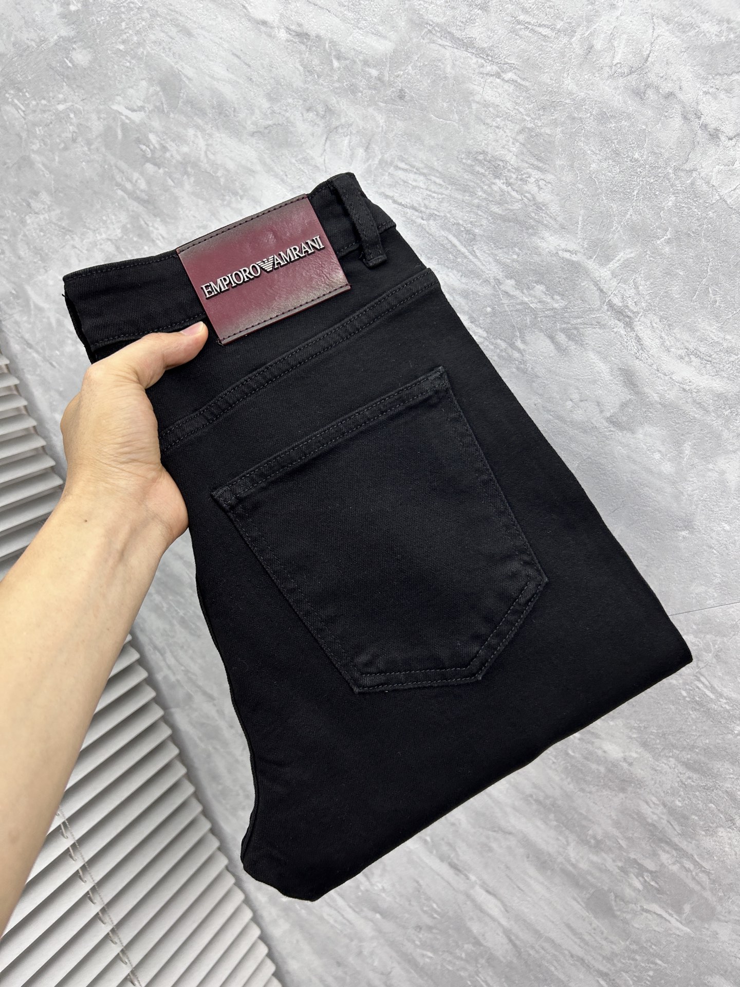 NO:910599,Ama, ss26 new men's jeans. The fabric has good elasticity. Exclusive sale. Synchronized with the official website. Fashionable and elegant. Uses original color yeast washing process. Selected imported heavyweight denim denim fabric. Equipped with counter hardware decoration. Genuine leather label. Exquisite stitching. Worth owning. Size 29-38 No 37m,,jeans,19860909阿玛, ss26新款男士牛仔裤 面料弹性好.独家发售 官网同步 时尚优雅 采用原色酵母水洗工艺 精选进口重磅丹宁牛仔面料 配专柜五金装饰 真皮皮牌 精致车线 值得拥有.码数29-38 无37m,,jeans,,Men's clothing