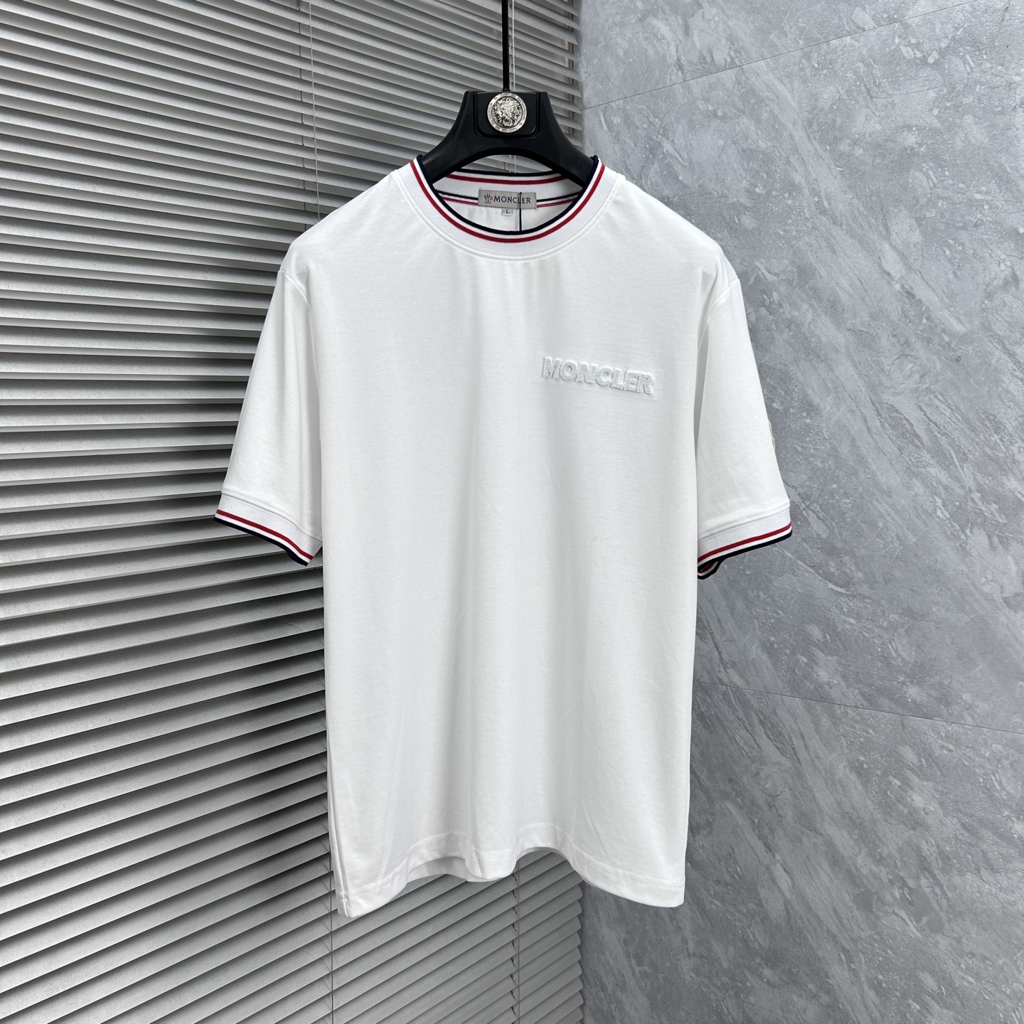 NO:906638,Meng's new short-sleeved spring and summer 2026. This T-shirt is a new product in the summer men's wear series. It is carefully made of imported fabrics with mercerized technology and has a heavy three-dimensional logo to add a casual style. Size M-3XL Recommended reference M120 catties or less (including 120 catties) L121-140 catties XL141-160 catties 2XL161-180 catties  3XL181—200 pounds,,T-shirt,tees,t-shirt,19860909蒙‘’ 2026春夏季新款短袖.这款T恤是夏季男装系列新品,采用丝光工艺进口面料精心制作,重工立体Logo,增添休闲风范.码数 M-3XL 推荐参考 M120斤以内（含120斤） L121—140斤 XL141—160斤 2XL161—180斤 3XL181—200斤,,T-shirt,tees，t-shirt,,Men's clothing