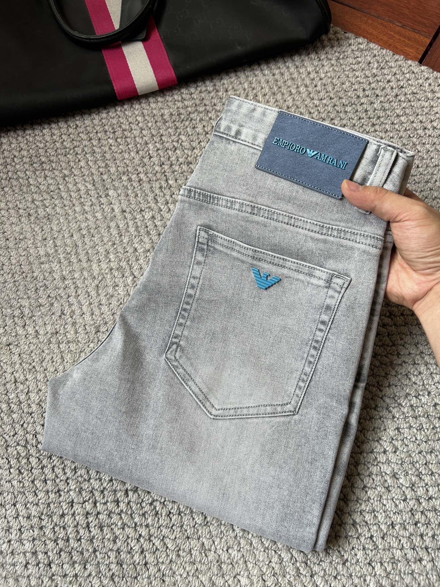 NO:934673,Armani high-end customization, the latest jeans, sold simultaneously at the counter, original customization, customer-supplied hardware accessories, original quality, imported solid color denim elastic fabric, heavy washing, fine workmanship and routing, excellent upper body!  Preferred items ……………………………………………………………… Size29-38,,armani,jeans,19860909阿玛尼 高端定制、最新款牛仔裤 柜台同步发售 原版定制 客供五金辅料 原单品质 进口固色牛仔弹力面料 重工洗水 做工走线精细 上身绝佳！优选单品 …………………………………………………… Size29-38,,armani,jeans,,Men's clothing