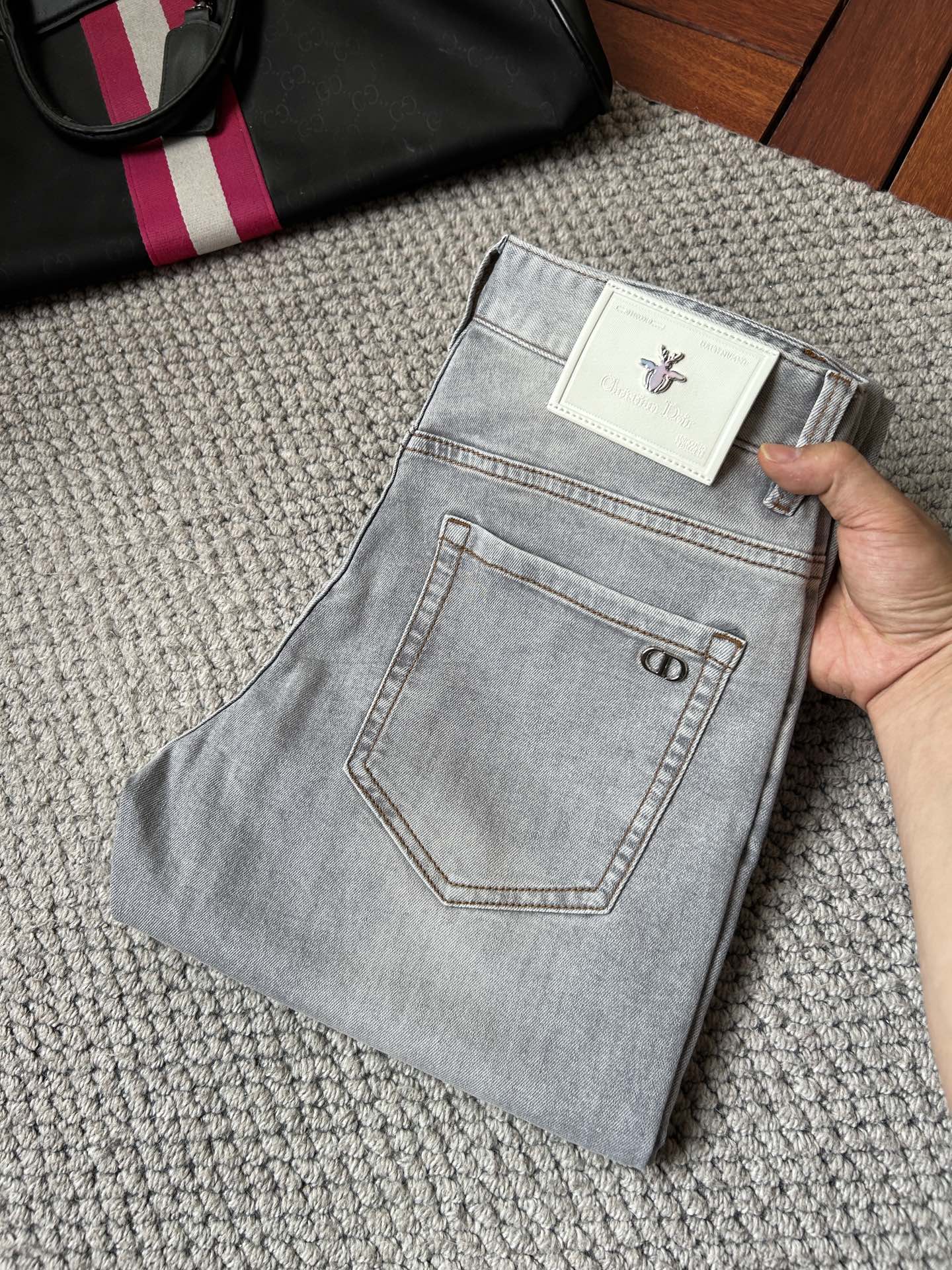 NO:934646,dr high-end customization, the latest jeans, sold simultaneously at the counter, original customization, customer-supplied hardware accessories, original quality, imported solid color denim stretch fabric, heavy washing, fine workmanship and routing, excellent upper body!  Preferred items ……………………………………………………………… Size29-38,,jeans,19860909dr高端定制、最新款牛仔裤 柜台同步发售 原版定制 客供五金辅料 原单品质 进口固色牛仔弹力面料 重工洗水 做工走线精细 上身绝佳！优选单品 …………………………………………………… Size29-38,,jeans,,Men's clothing