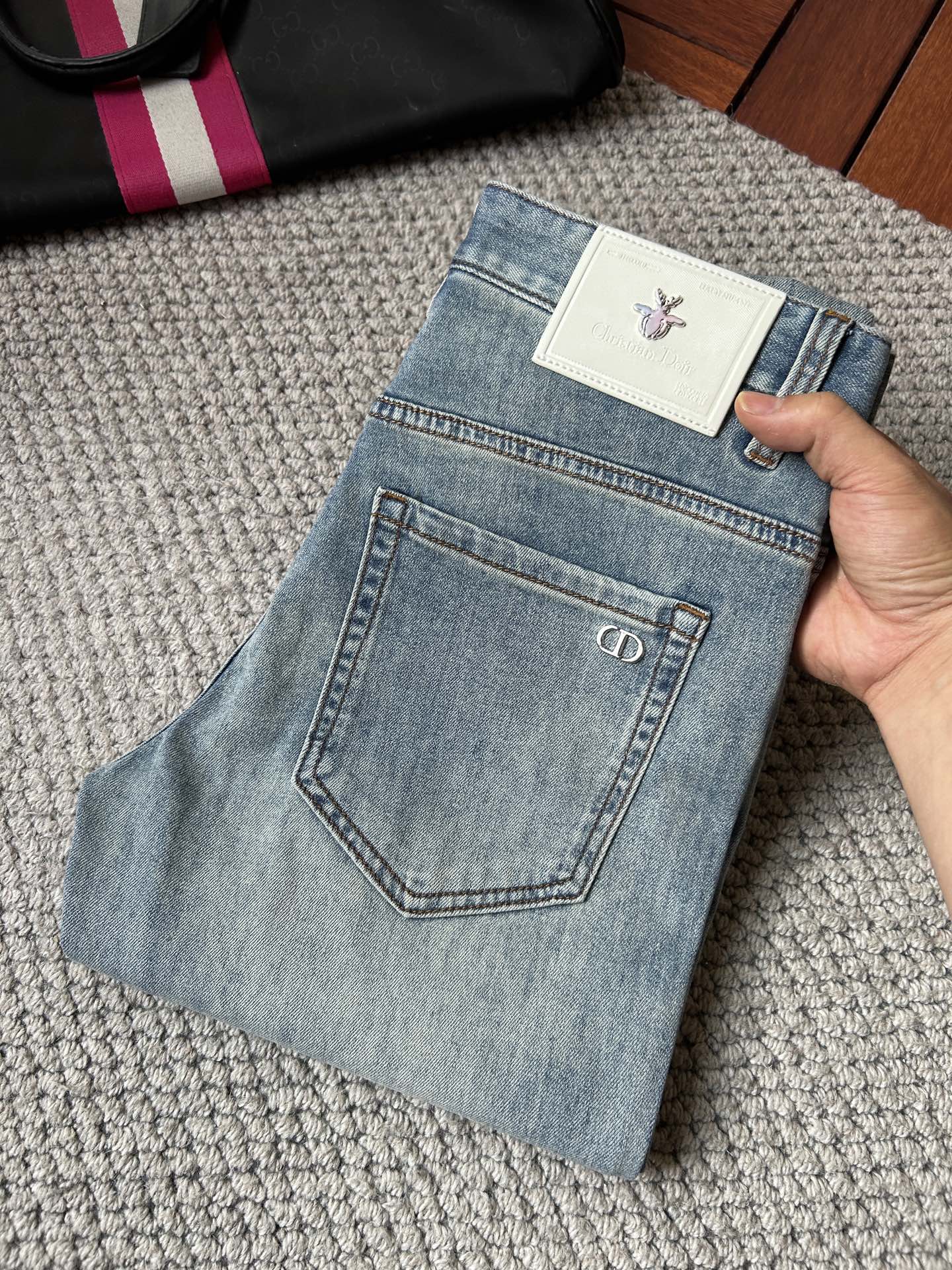 NO:934636,dr High-end customization, the latest jeans, sold simultaneously at the counter, original customization, customer-supplied hardware and accessories, original quality, imported solid-color denim elastic fabric, heavy washing, fine workmanship and routing, excellent upper body!  Preferred items ……………………………………………………………… Size29-38,,jeans,19860909dr 高端定制、最新款牛仔裤 柜台同步发售 原版定制 客供五金辅料 原单品质 进口固色牛仔弹力面料 重工洗水 做工走线精细 上身绝佳！优选单品 …………………………………………………… Size29-38,,jeans,,Men's clothing