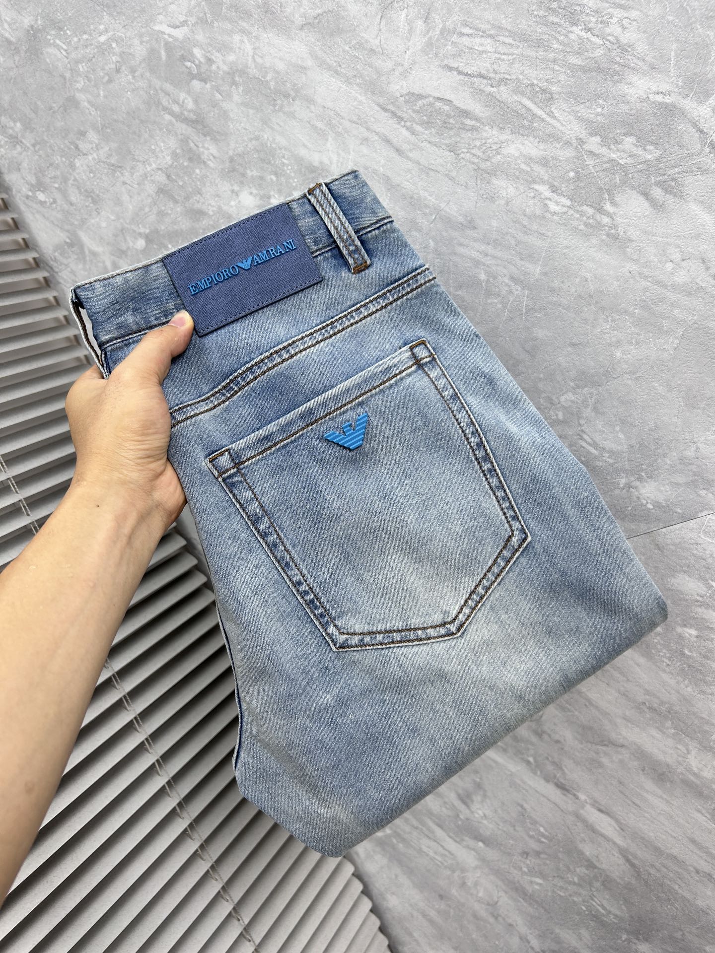 NO:934540,Armani high-end customization, the latest jeans, sold simultaneously at the counter, original customization, customer-supplied hardware accessories, original quality, imported solid color denim elastic fabric, heavy washing, fine workmanship and routing, excellent upper body!  Preferred items ……………………………………………………………… Size29-38,,armani,jeans,19860909阿玛尼 高端定制、最新款牛仔裤 柜台同步发售 原版定制 客供五金辅料 原单品质 进口固色牛仔弹力面料 重工洗水 做工走线精细 上身绝佳！优选单品 …………………………………………………… Size29-38,,armani,jeans,,Men's clothing