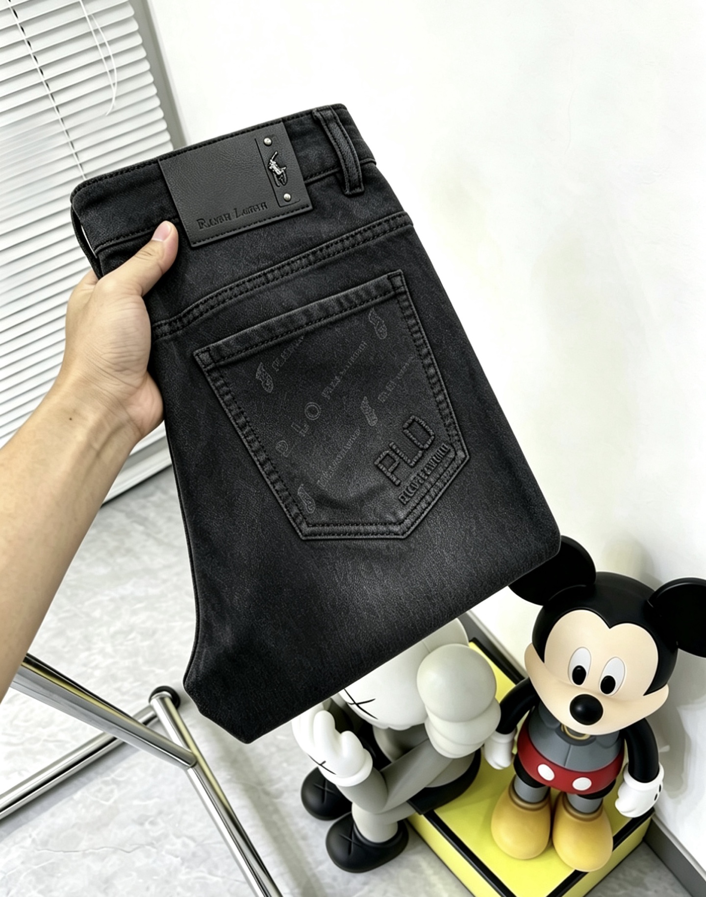 NO:863150,Paul's new men's jeans. The fabric is comfortable and elastic. Exclusively available. Fashionable and elegant. Heavy craftsmanship design. Using original color washing process. Selected imported heavy denim denim fabric. Customized hardware decoration. Exquisite stitching. All the fine workmanship makes the whole pair of trousers more stylish. Worth owning. Size 29--38,,jeans,19860909保罗 新品男士牛仔裤 面料舒适弹性好.独家发售 时尚优雅 重工艺设计.采用原色水洗工艺 精选进口重磅丹宁牛仔面料 定制五金装饰 精致车线 所有精细做工让整条裤子的调性更上一层楼 值得拥有. 尺码29--38,,jeans,,Men's clothing