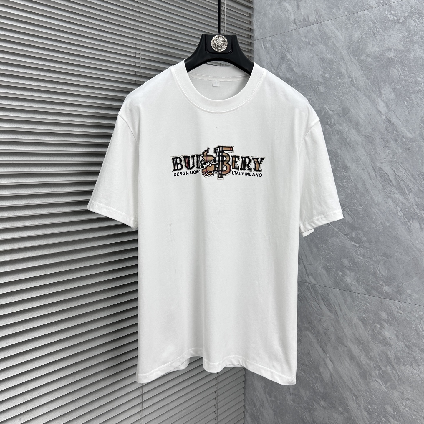 NO:877156,Burberry 2026ss spring and summer high-quality pure cotton short-sleeved T-shirt, top original order quality, the latest process requirements, top orders require sewing work, super easy to match, top customization, with the whole details, the quality and tailoring design are first-class, custom-made imported pure cotton fabric!  Full of style, the color is light and versatile. M-4XL, please state your height and weight when placing an order, burberry, T-shirt, tees, t-shirt,19860909巴宝莉 2026ss春夏高品质纯棉短袖T恤,顶级原单品质,当下最新工艺要求,顶级订单要求车线做工,超级好搭配,顶级定制,搭配整件细节 ,品质及剪裁设计都堪称一流,定制进口纯棉面料！型格十足,配色轻熟百搭.M-4XL,下单报身高体重,,burberry,T-shirt,tees，t-shirt,,Men's clothing