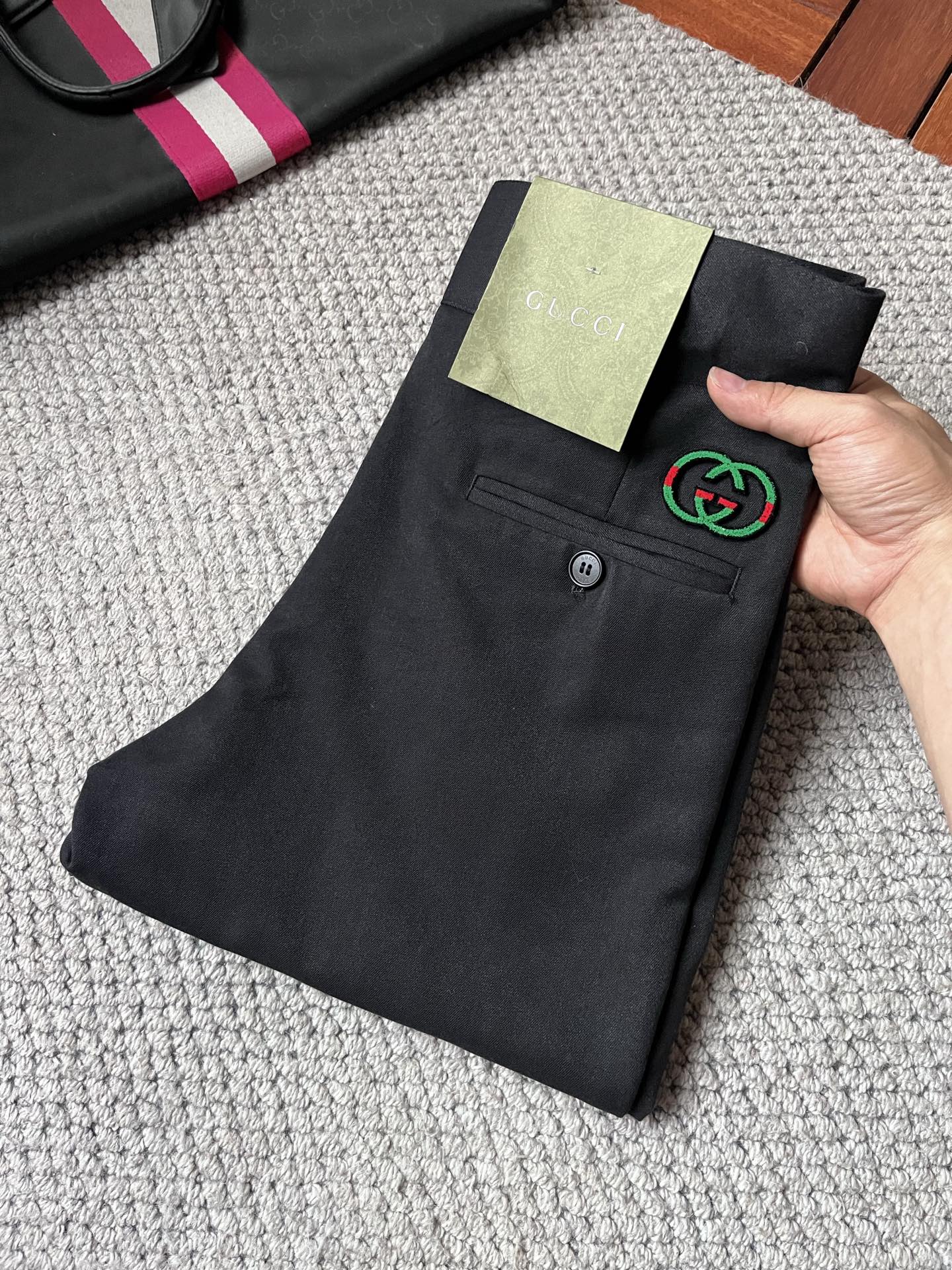 NO:918802,Gucci casual pants, trousers, new style, four seasons, special fabric for advanced custom pants, customized original hardware, heavy craftsmanship, fine turning and wiring, customized fabric, soft and comfortable, significant texture, exquisite accessories, great upper body effect, complete with three standards, standard size 29-36, no 35 (shipped next day),,19860909古奇休闲裤 西裤 新款 四季款 高级定制裤子专用面料 定制原版五金 重工工艺打造 车工走线精细 定制面料 柔软舒适 质感显著 辅料精美 上身效果超赞 三标齐全 标准尺码29-36,无35（隔天出货）,,,Men's clothing