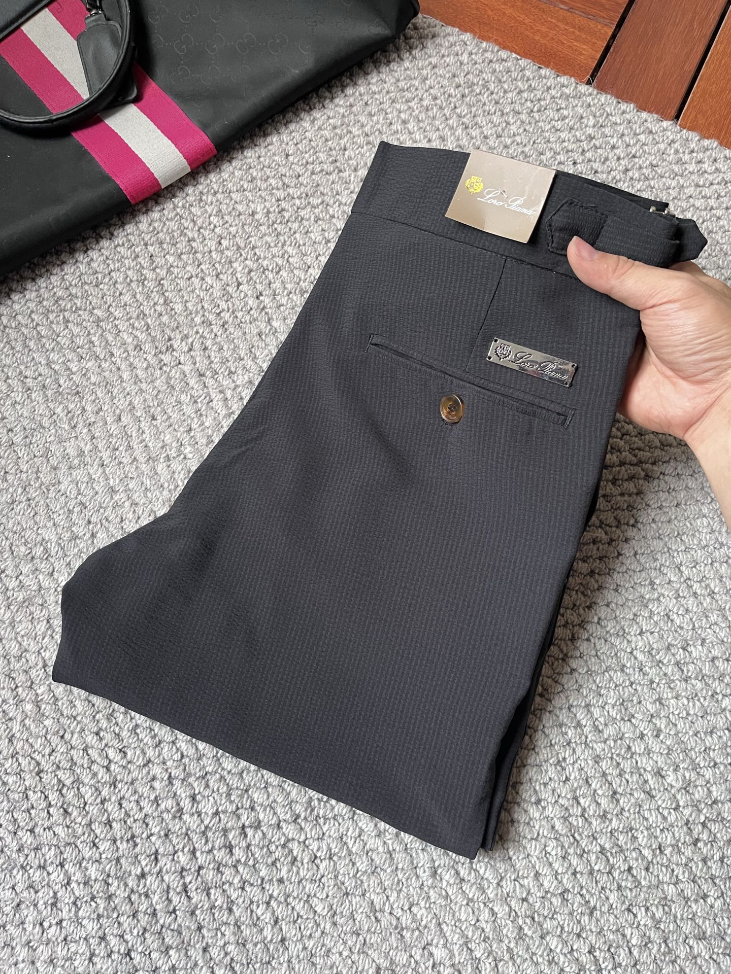 NO:918800,LG casual pants, trousers, new style, four-season style, special fabric for advanced custom pants, customized original hardware, heavy craftsmanship, fine turning and routing, customized fabric, soft and comfortable, significant texture, exquisite accessories, great upper body effect, complete with three standards, standard size 29-36, no 35 (shipped next day),,19860909LG 休闲裤 西裤 新款 四季款 高级定制裤子专用面料 定制原版五金 重工工艺打造 车工走线精细 定制面料 柔软舒适 质感显著 辅料精美 上身效果超赞 三标齐全 标准尺码29-36,无35（隔天出货）,,,Men's clothing