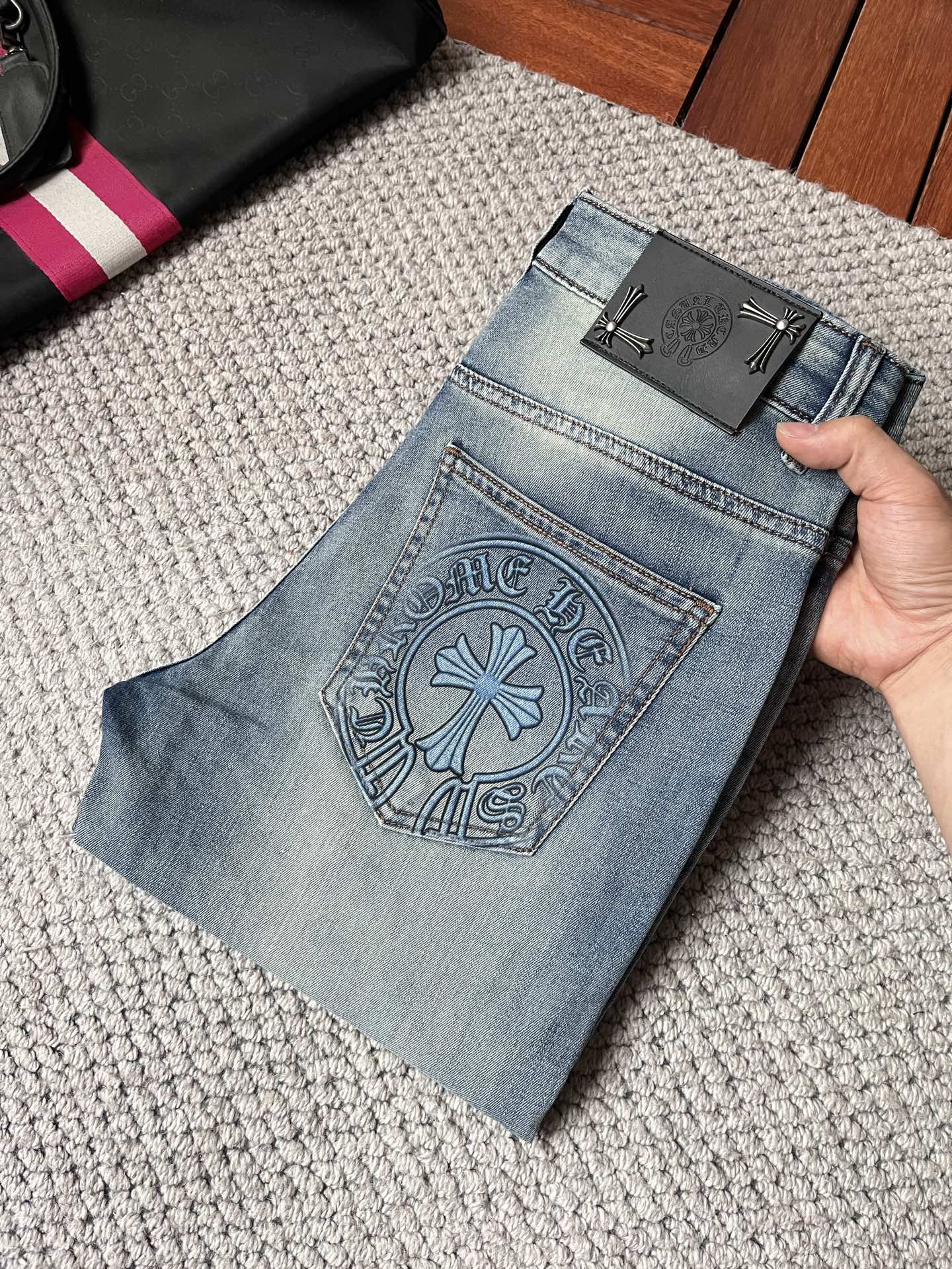 NO:927097,Croxin's 2016 official website high-end new products are original and a few handsome jeans, 100% original and versatile!  This year's latest popular style design is made of denim fabric made of imported Turkish cotton. It is comfortable on the upper body and has a tall and stylish tailoring design!  Low-key yet luxurious, with a super-feeling upper body that is exquisite and lively, simplicity is beauty. It is perfect for everything, a must-have item for handsome men!  Original logo personality, fashion, charm, size 29-38, chrome hearts, jeans,19860909克罗心2016官网高端新品原单少数帅爆牛仔裤,百分百原单 百搭神器！今年最新流行的风格设计款式,采用进口土耳其的棉花制作成的单宁布,上身舒适,剪裁设计挺拔有型！低调不失奢华 超有feel上身精致跃然,简单就是美.完爆一切,型男必备单品！原版logo个性 时尚 魅力码数29-38,,chrome hearts,jeans,,Men's clothing