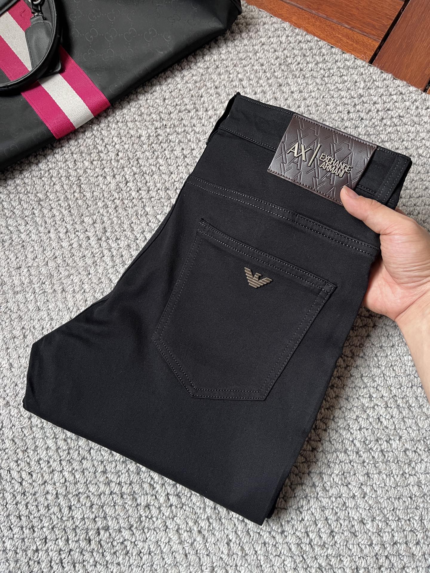 NO:937152,Armani high-end customization, the latest jeans, sold simultaneously at the counter, original customization, customer-supplied hardware accessories, original quality, imported solid color denim elastic fabric, heavy washing, fine workmanship and routing, excellent upper body!  Preferred items .……………………………………………………………… Size29-38,,armani,jeans,19860909阿玛尼 高端定制、最新款牛仔裤 柜台同步发售 原版定制 客供五金辅料 原单品质 进口固色牛仔弹力面料 重工洗水 做工走线精细 上身绝佳！优选单品 .…………………………………………………… Size29-38,,armani,jeans,,Men's clothing